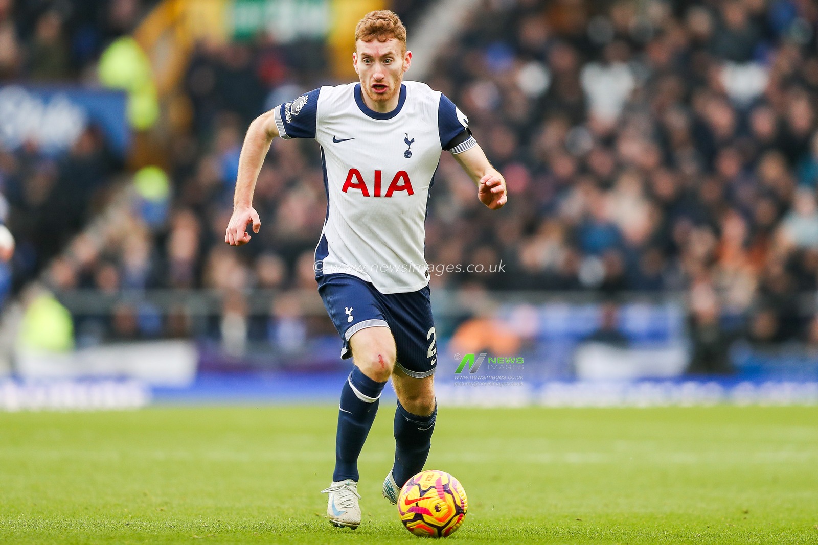 Dejan Kulusevski of Tottenham Hotspur runs with the ball during the Premier League match Everton vs Tottenham Hotspur at Goodison Park, Liverpool, United Kingdom, 19th January 2025

(Photo by Gareth Evans/News Images)