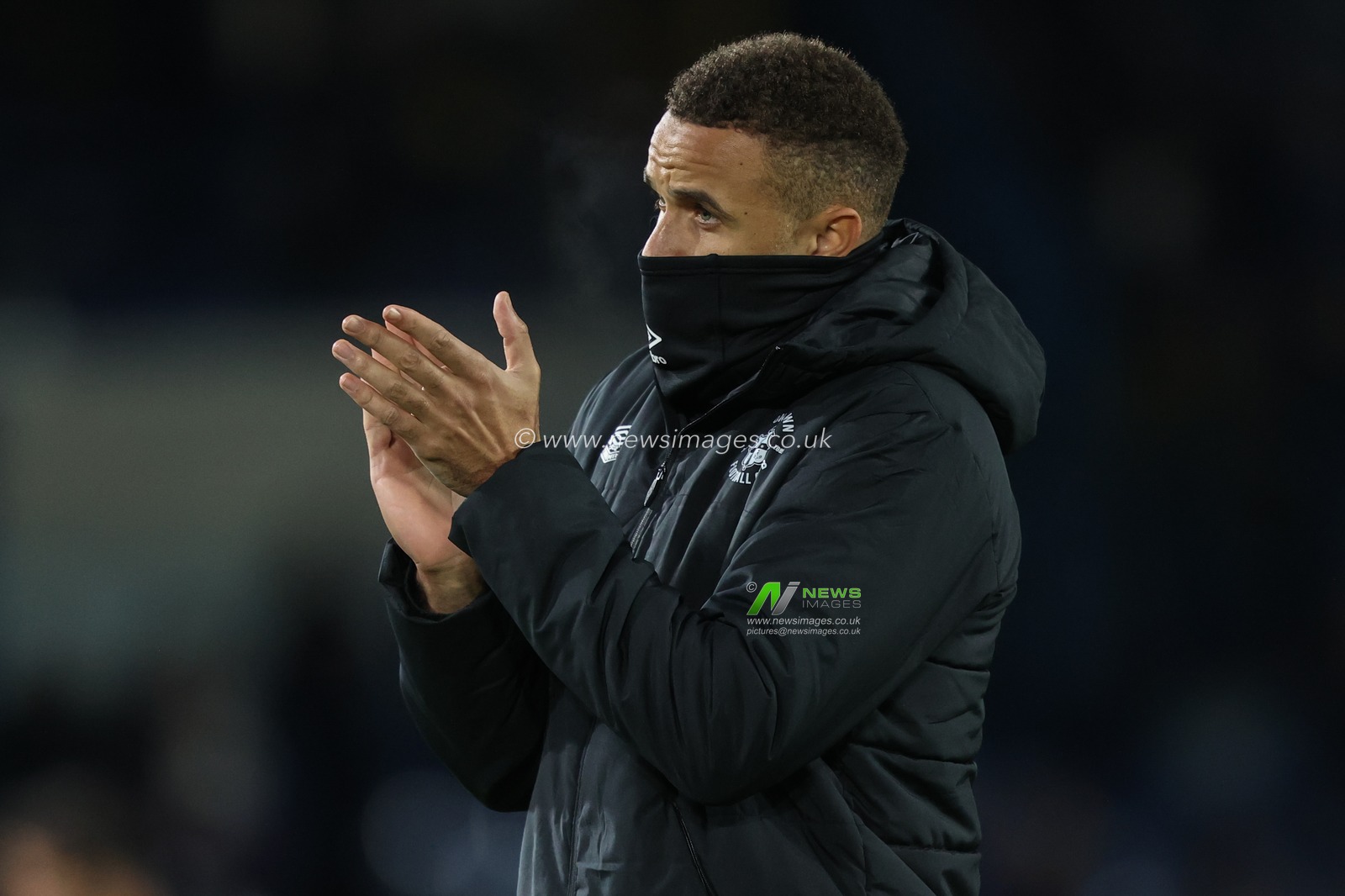 Carlton Morris of Luton Town applauds the fans after the game during the Sky Bet Championship match Leeds United vs Luton Town at Elland Road, Leeds, United Kingdom, 27th November 2024

(Photo by Alfie Cosgrove/News Images)
