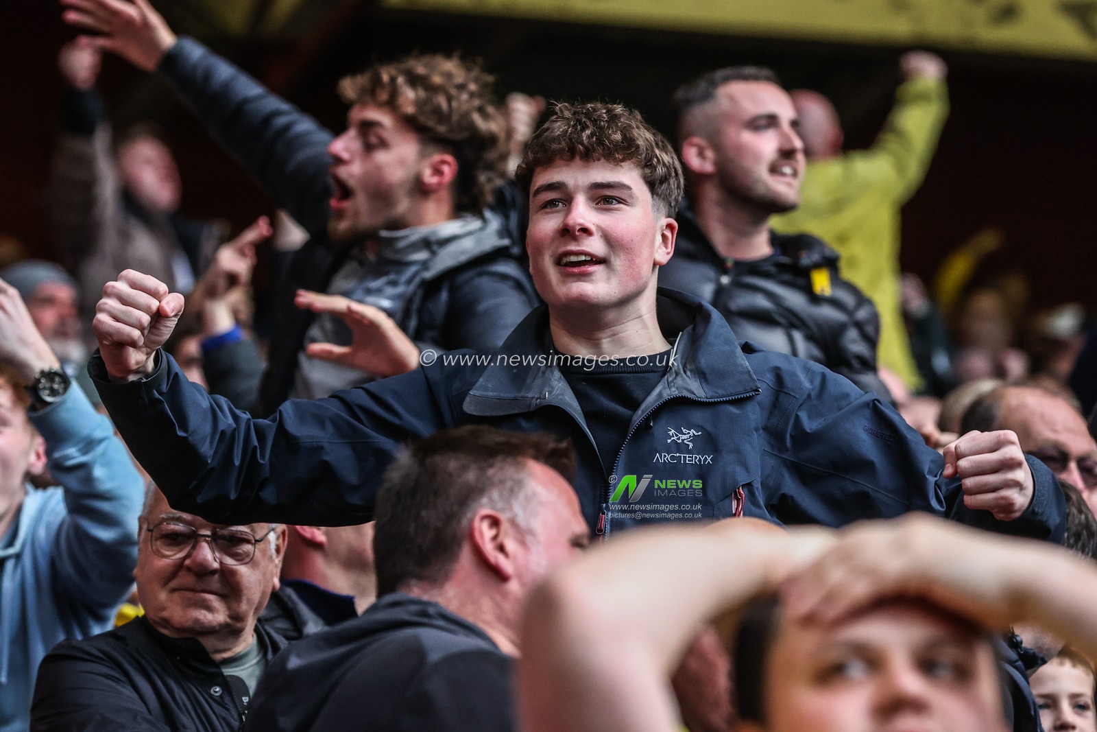 Leeds fans celebrate the first goal of the game during the Premier League match Nottingham Forest vs Leeds United at City Ground, Nottingham, United Kingdom, 9th November 2025

(Photo by Alfie Cosgrove/News Images)

*** GER AUT SUI OUT ***