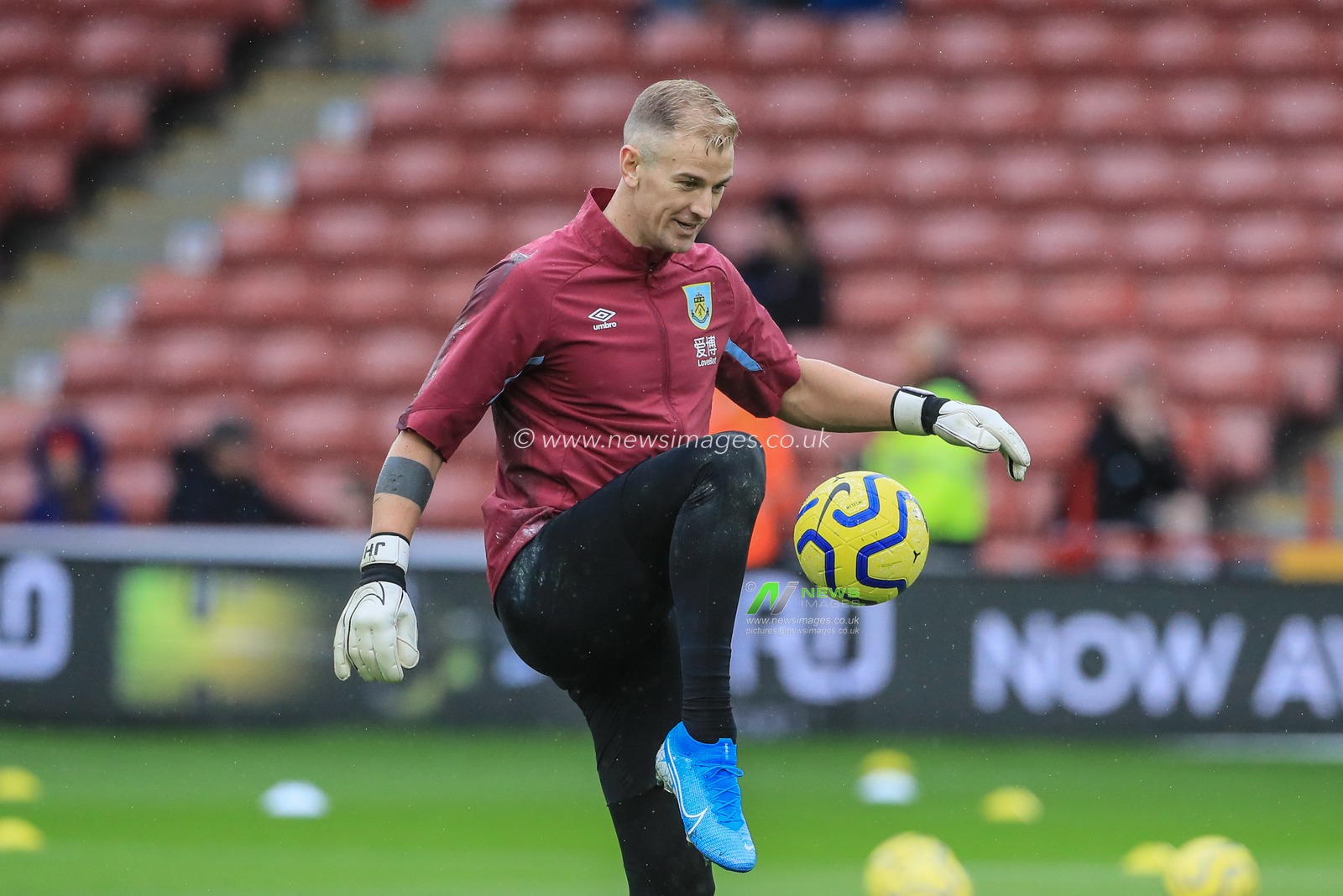 2nd November 2019, Bramall Lane, Sheffield, England; Premier League, Sheffield United v Burnley : Joe Hart (20) of Burnley during the pre-game warmup 

Credit: Mark Cosgrove/News Images