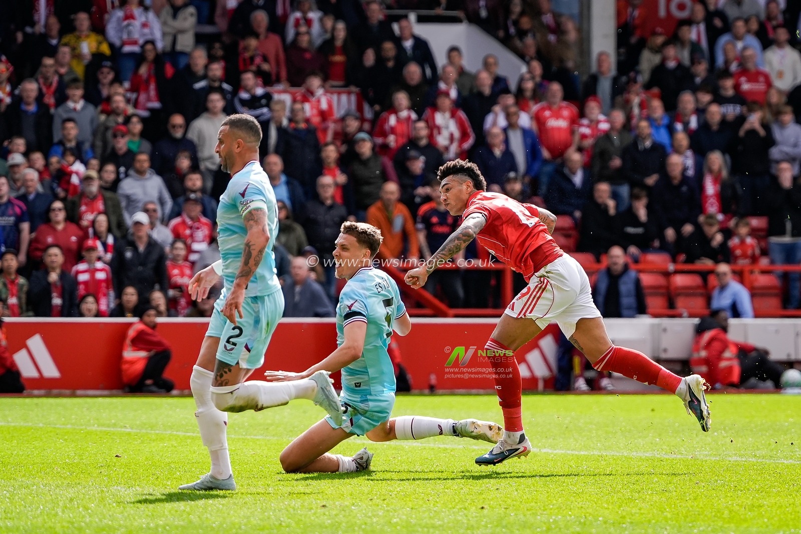 Igor Jesus of Nottingham Forest scores to make it   4-1 during the Premier League match Nottingham Forest vs Burnley at City Ground, Nottingham, United Kingdom on 19 April 2026

(Photo by Maynard Manyowa/News Images)