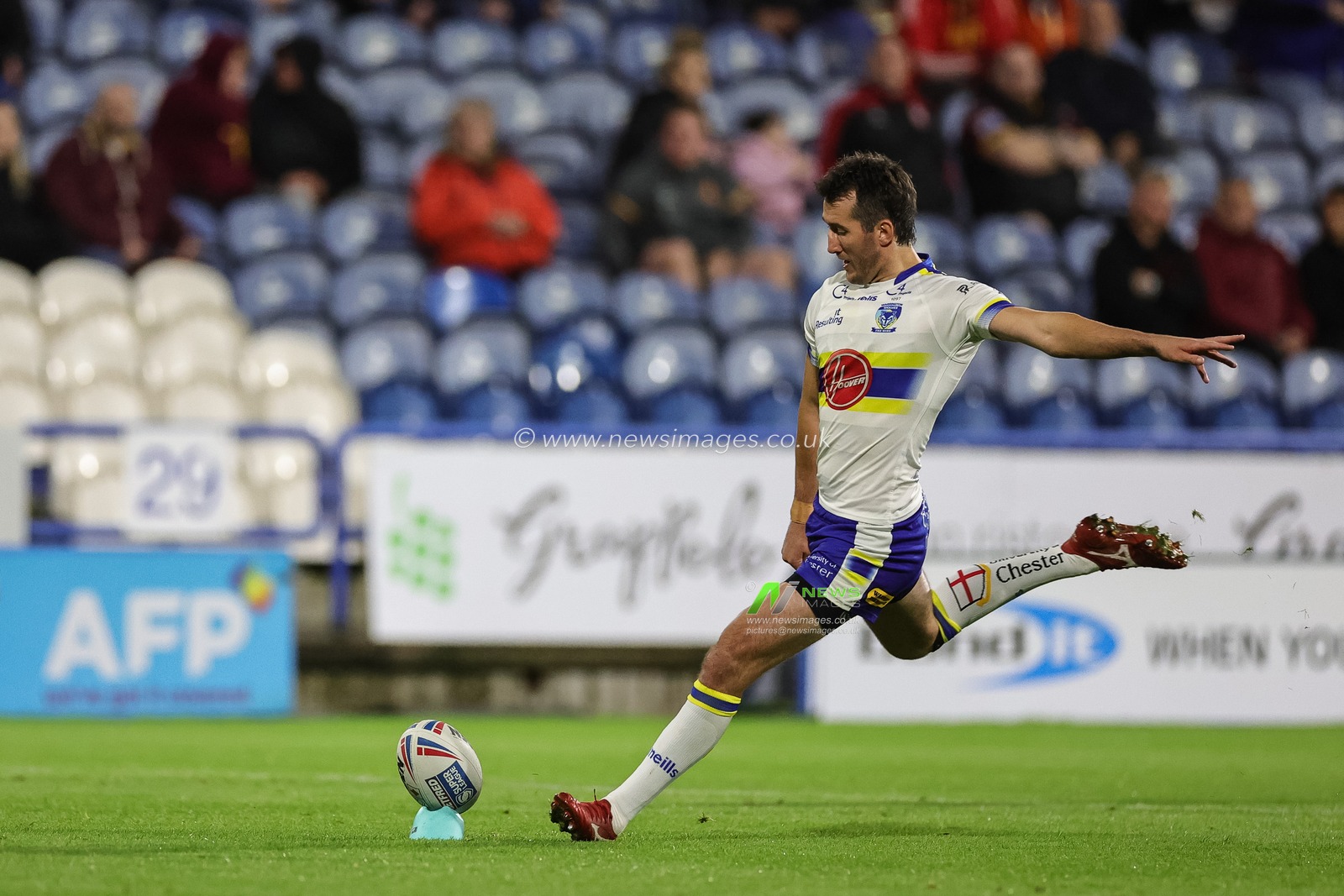 Stefan Ratchford #4 of Warrington Wolves converts for a goal during the Betfred Super League Round 27 match Huddersfield Giants vs Warrington Wolves at John Smith's Stadium, Huddersfield, United Kingdom, 22nd September 2023

(Photo by Mark Cosgrove/News Images)