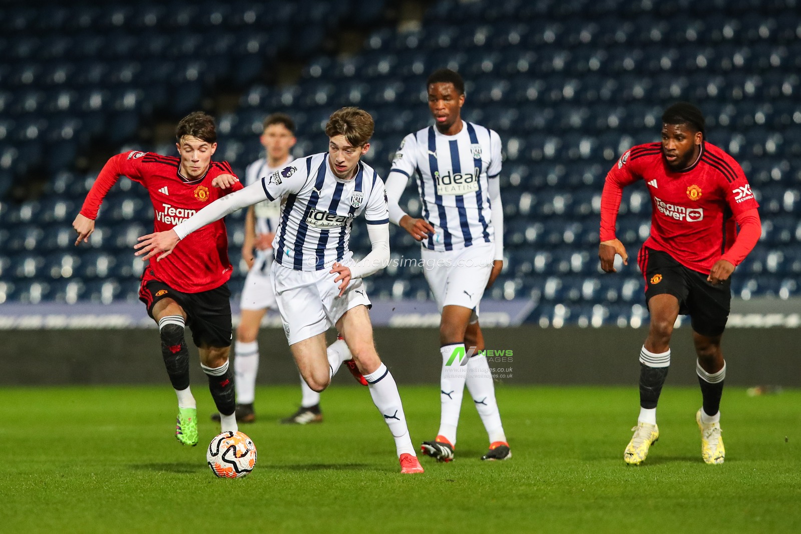 Harry Whitwell of West Bromwich Albion breaks with the ball during the Premier League 2 U23 match West Bromwich Albion vs Manchester United at The Hawthorns, West Bromwich, United Kingdom, 18th March 2024

(Photo by Gareth Evans/News Images)