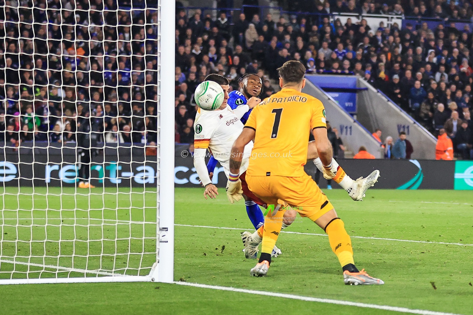 Ademola Lookman #37 of Leicester City scores to make it 1-1
