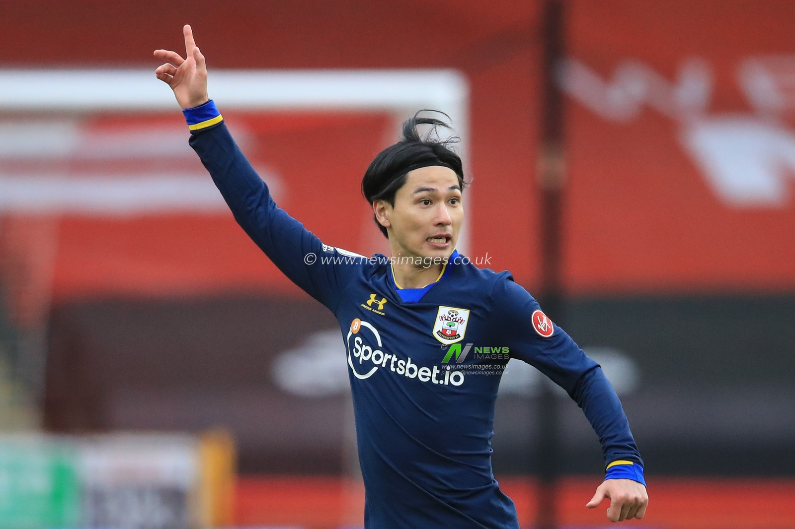 Takumi Minamino #19 of Southampton gives his team instructions