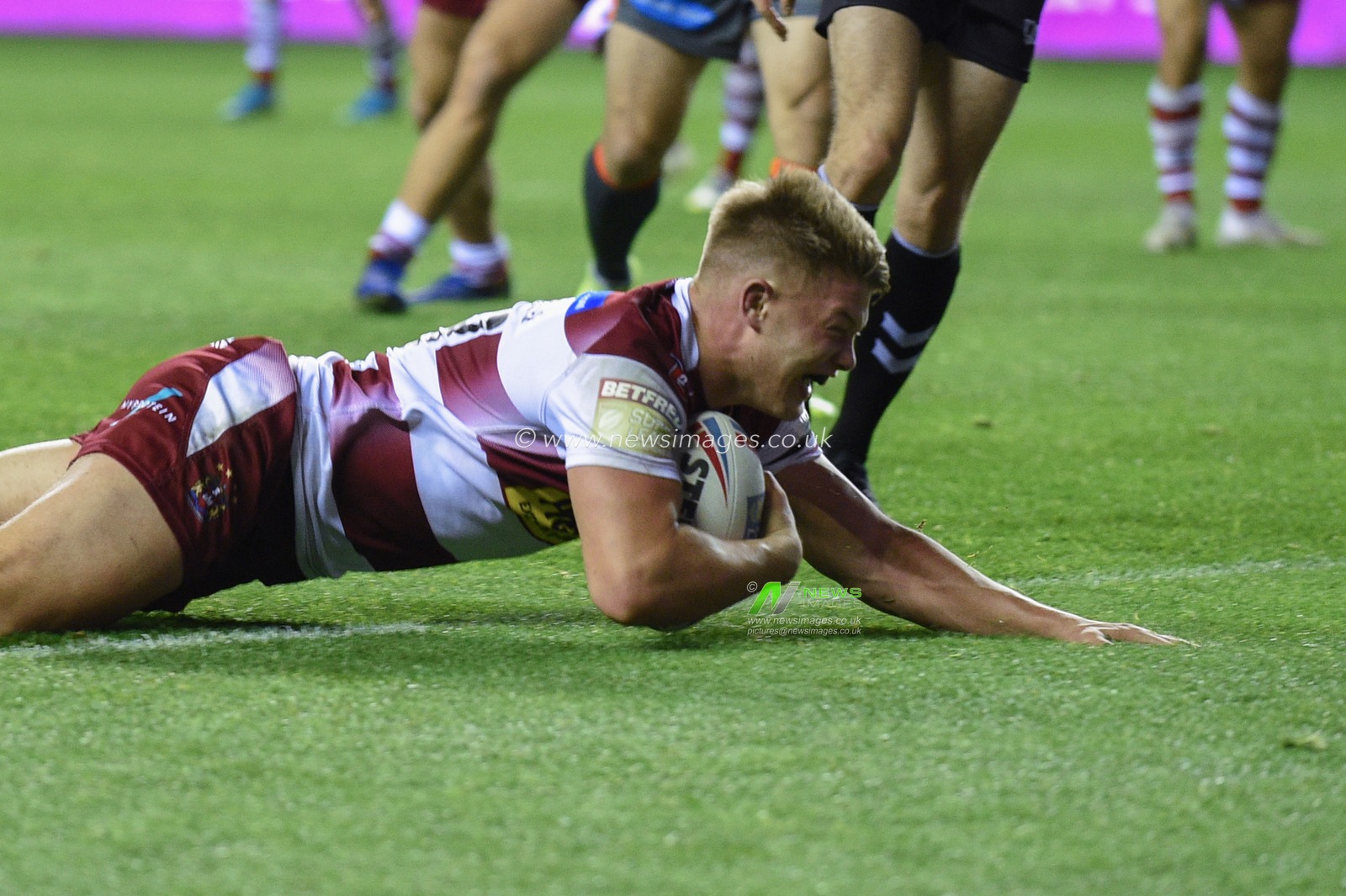 12th September 2019 , DW Stadium, Wigan, England;  Betfred Super League Rugby, Round 29, Wigan Warriors vs Castleford Tigers ; Morgan Smithies (38) of Wigan Warriors goes over for a try

Credit: Richard Long/News Images