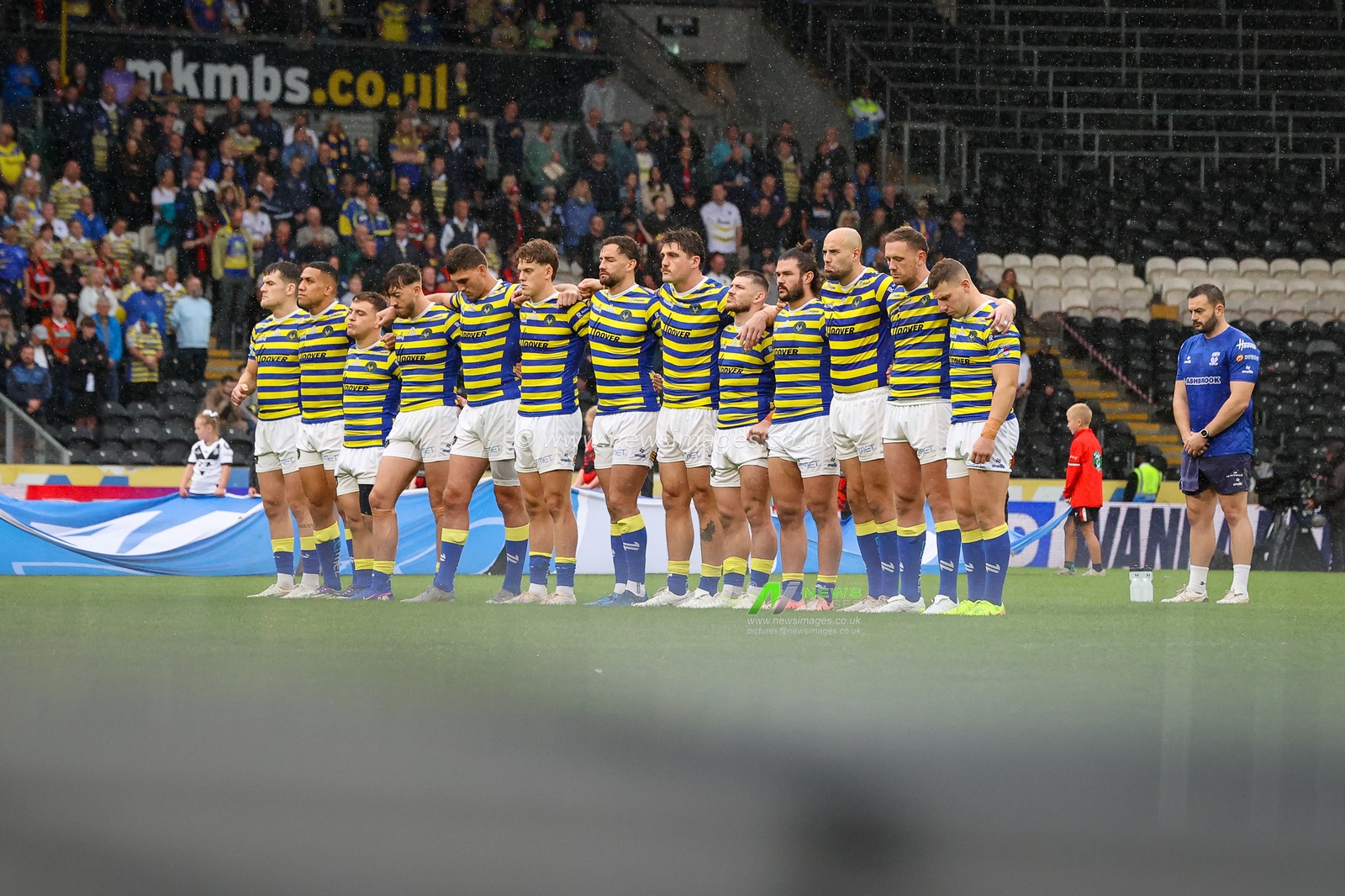 A minute’s silence observed for Sir Billy Boston during the Betfred Super League round 25 match Hull FC vs Warrington Wolves at MKM Stadium, Hull, United Kingdom on 29 August 2026

(Photo by Alfie Cosgrove/News Images)