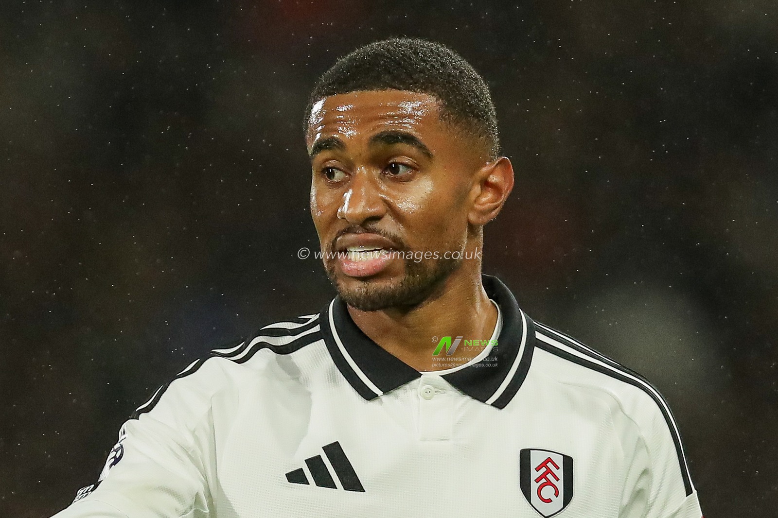 Reiss Nelson of Fulham gives the team instructions during the Premier League match Fulham vs Wolverhampton Wanderers at Craven Cottage, London, United Kingdom, 23rd November 2024

(Photo by Izzy Poles/News Images)