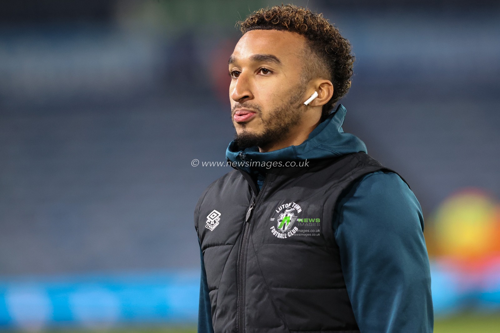 Jacob Brown of Luton Town arrives during the Sky Bet Championship match Leeds United vs Luton Town at Elland Road, Leeds, United Kingdom, 27th November 2024

(Photo by Alfie Cosgrove/News Images)