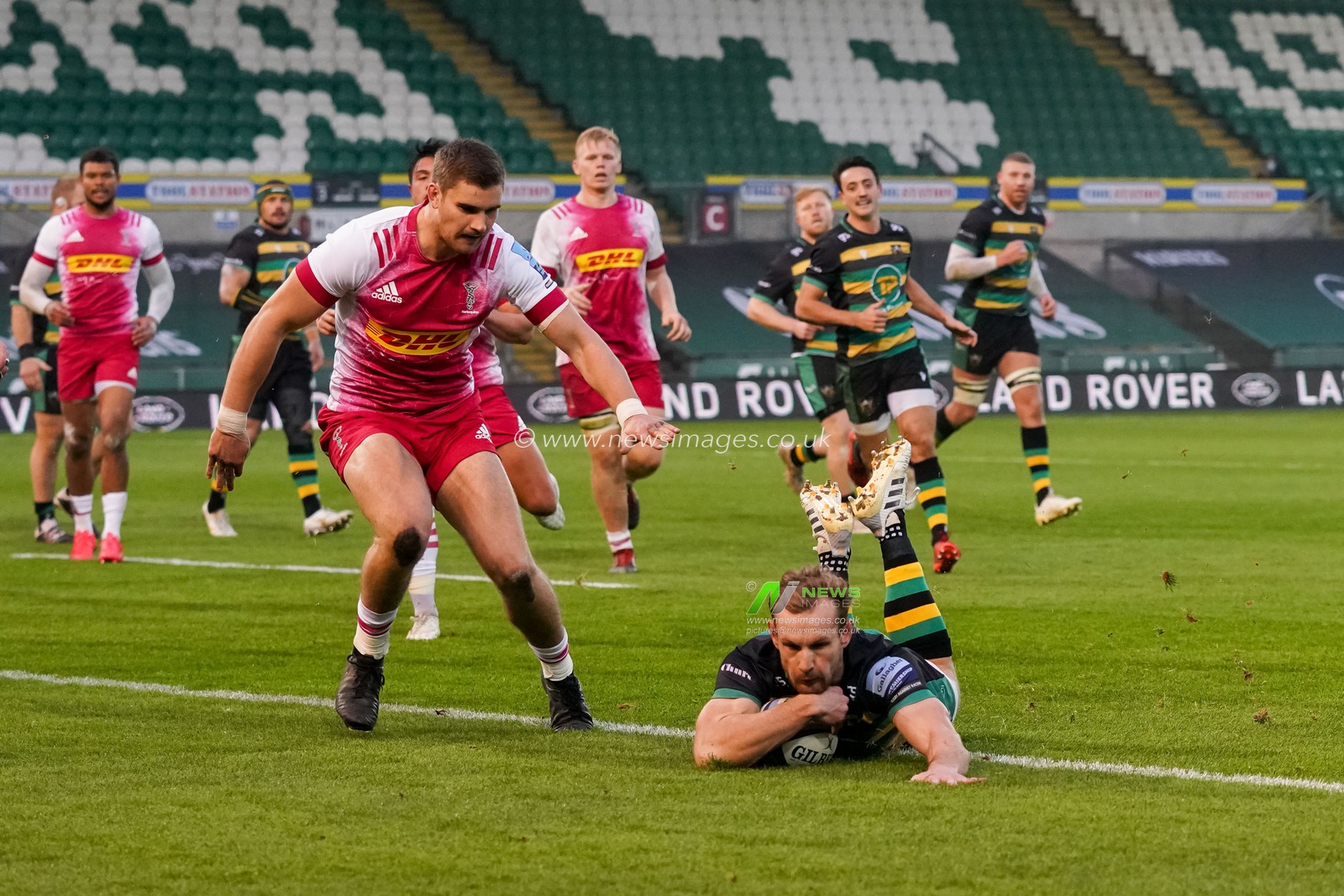 Rory Hutchinson #23 of Northampton Saints goes over for a try