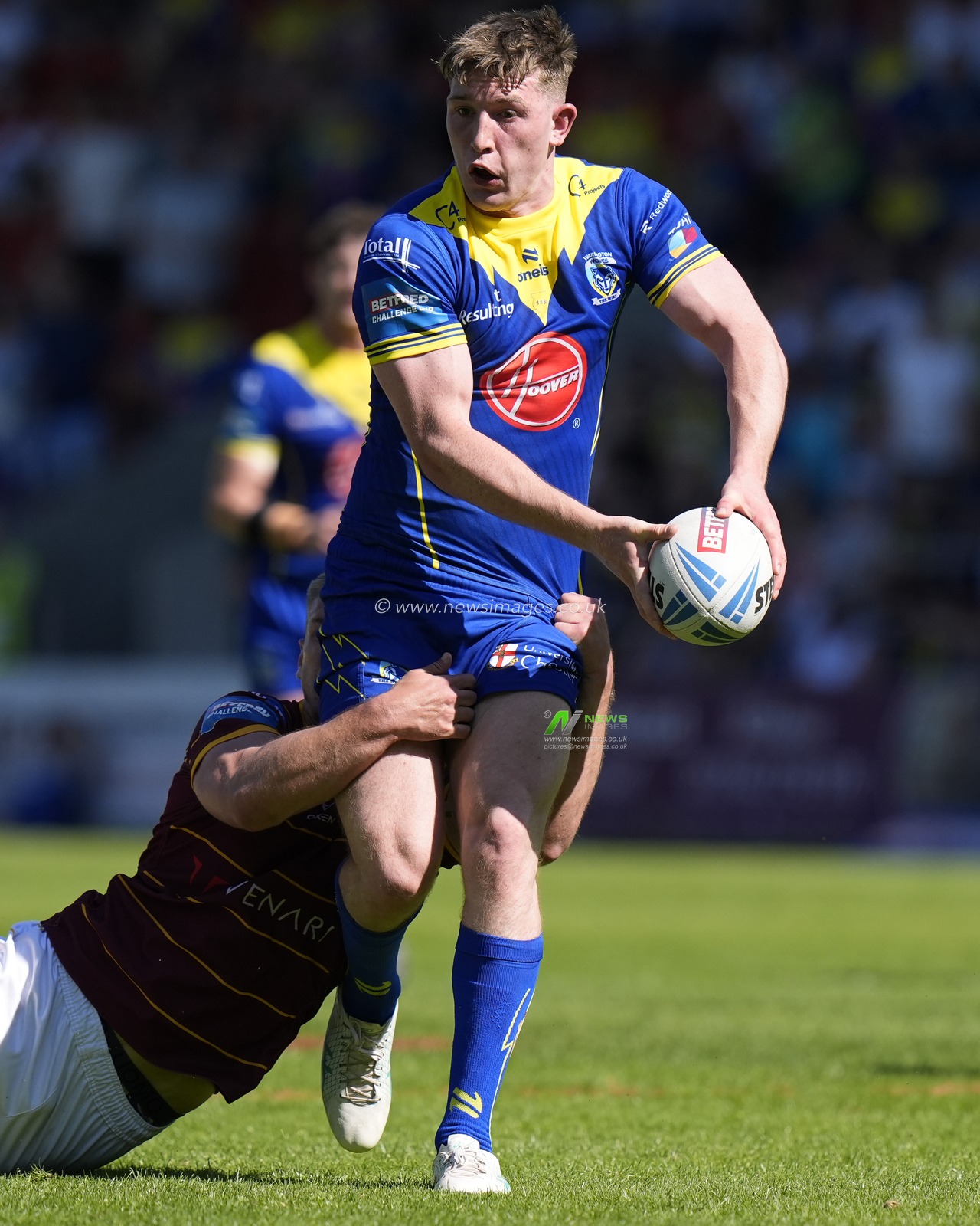 Matty Nicholson of Warrington Wolves breaks a tackle during the Betfred Challenge Cup Semi-Final match Huddersfield Giants vs Warrington Wolves at Totally Wicked Stadium, St Helens, United Kingdom, 19th May 2024

(Photo by Steve Flynn/News Images)