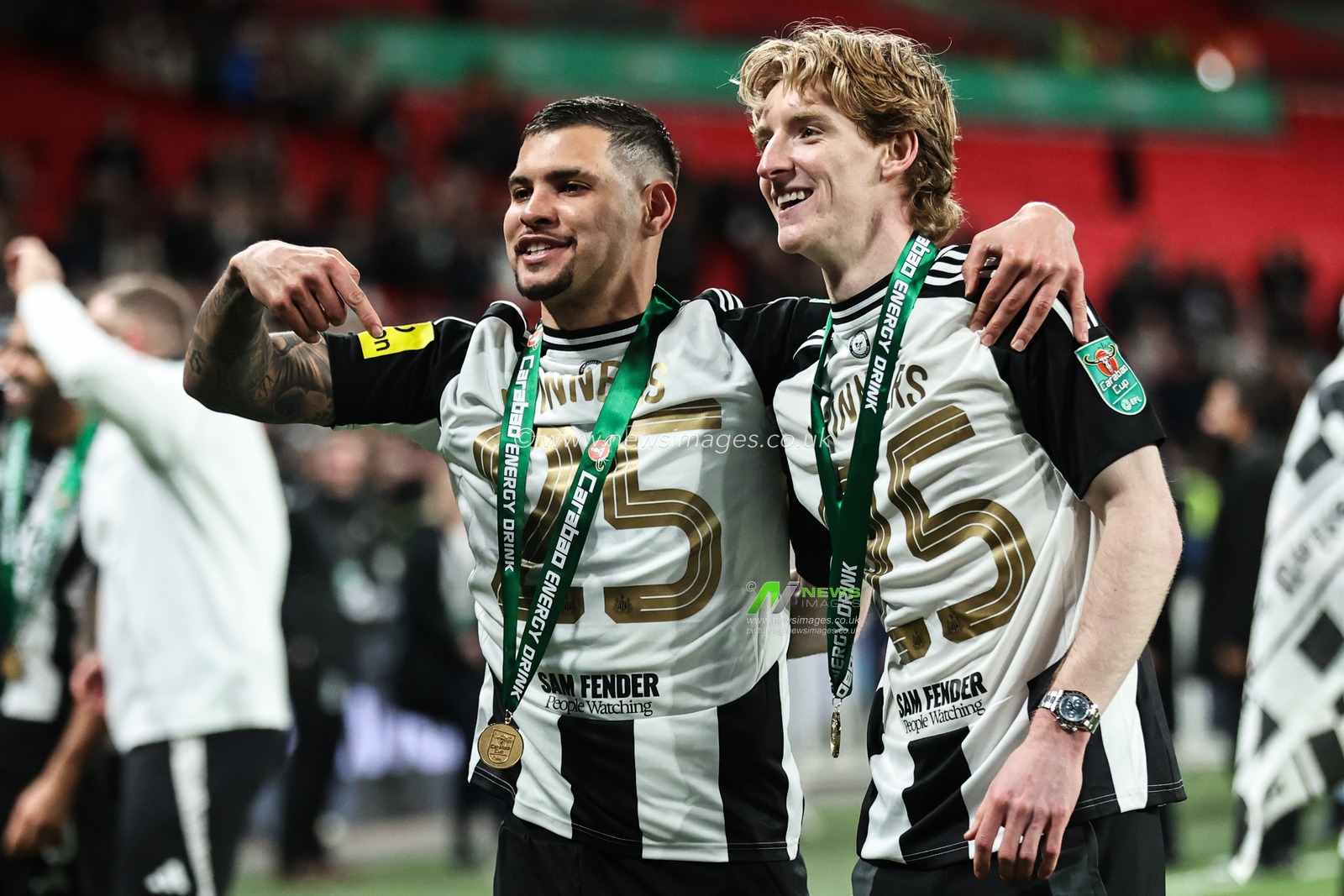 Bruno GuimarÃ£es of Newcastle United and Anthony Gordon of Newcastle United celebrate their teams win after the Carabao Cup Final match Liverpool vs Newcastle United at Wembley Stadium , London, United Kingdom, 16th March 2025

(Photo by Alfie Cosgrove/News Images)