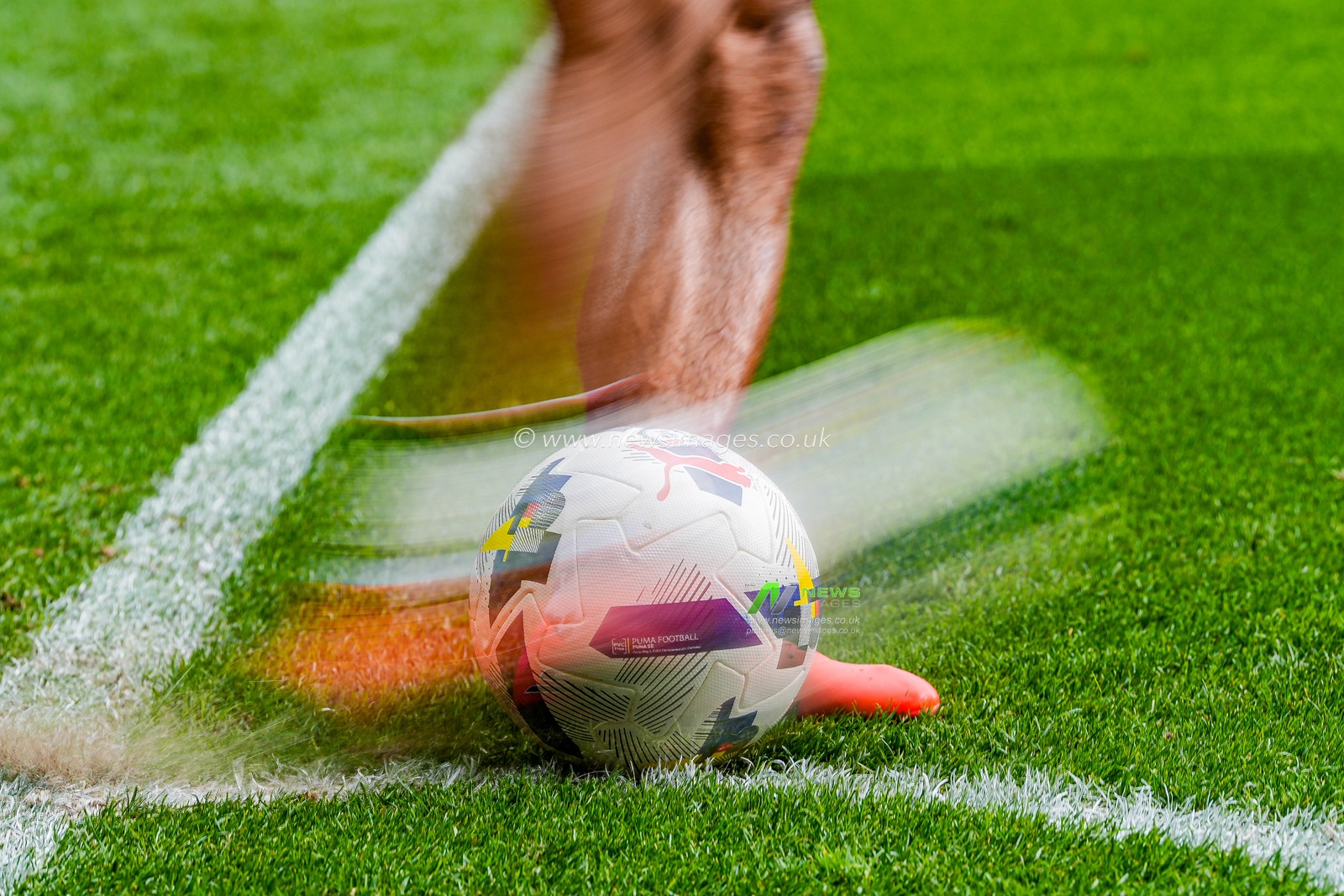 Sorba Thomas of Stoke City takes a corner kick during the Sky Bet Championship match Stoke City vs Blackburn Rovers at Bet365 Stadium, Stoke On Trent, United Kingdom on 11 April 2026

(Photo by Maynard Manyowa/News Images)