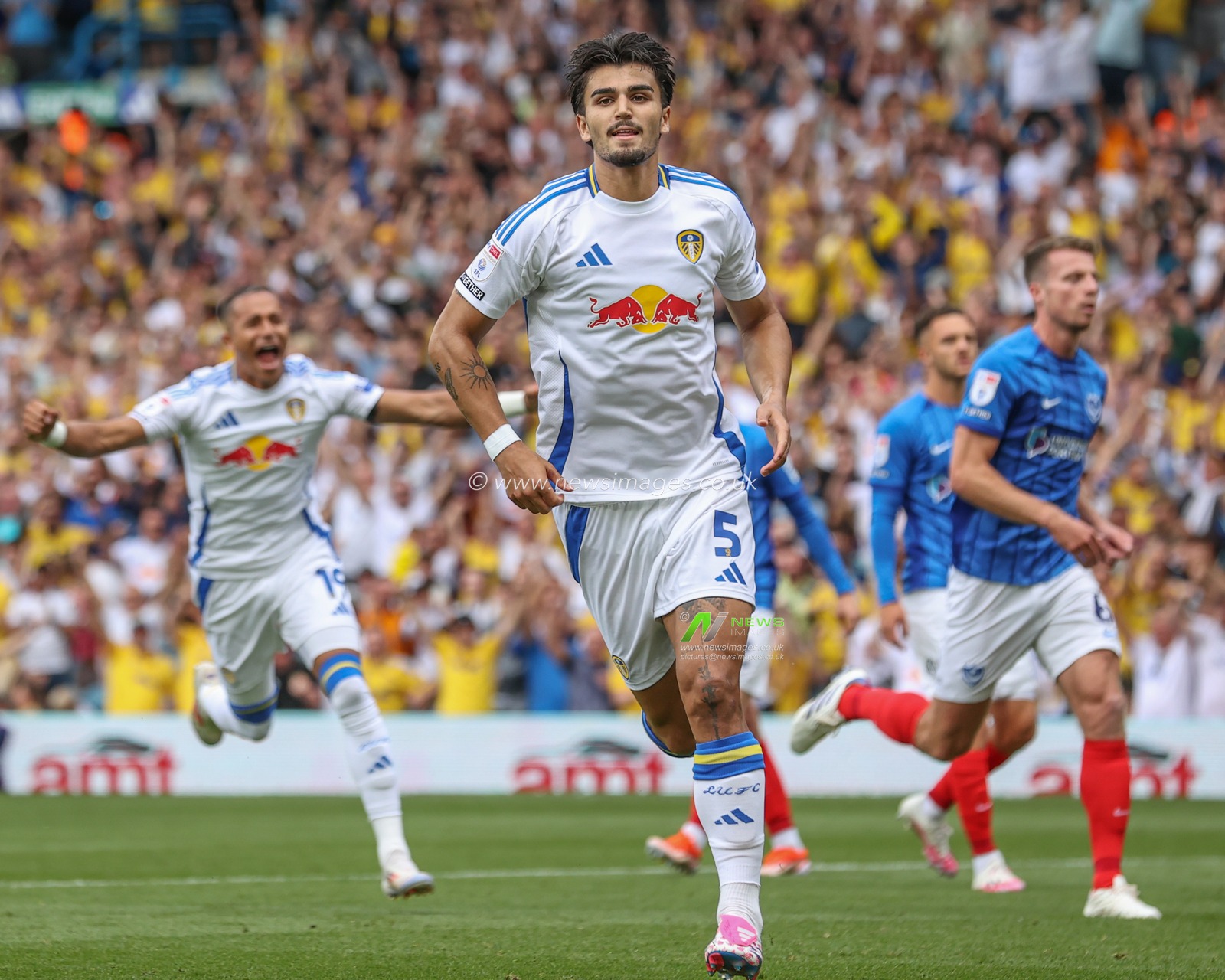 Pascal Struijk of Leeds United celebrates his goal to make it 1-0 during the Sky Bet Championship match Leeds United vs Portsmouth at Elland Road, Leeds, United Kingdom, 10th August 2024

(Photo by Mark Cosgrove/News Images)