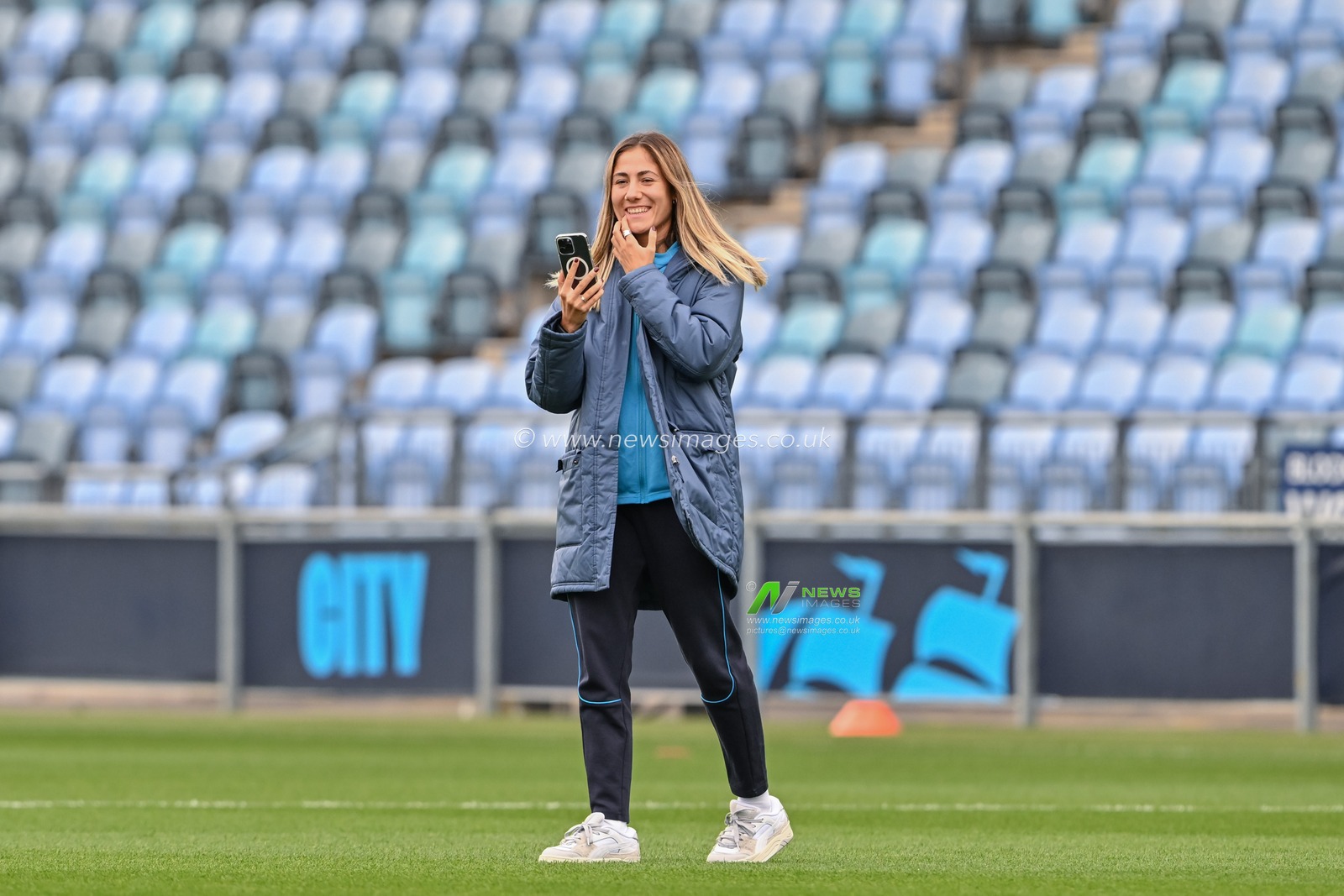 Laia Aleixandri of Manchester City Women all smiles as she inspects the pitch ahead of the The Barclays Women's Super League match Manchester City Women vs West Ham United Women at Joie Stadium, Manchester, United Kingdom, 6th October 2024

(Photo by Cody Froggatt/News Images)