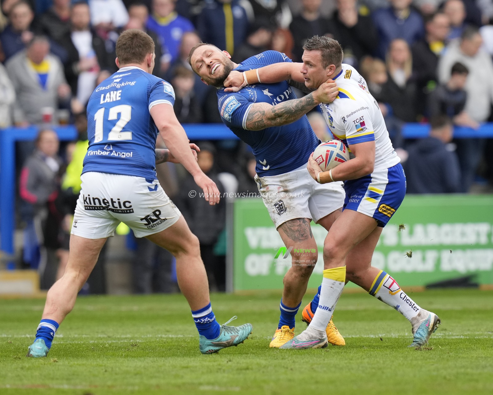 Josh Drinkwater #7 of Warrington Wolves hands off Scott Taylor #30 of Hull FC during the Betfred Super League Round 7 match Warrington Wolves vs Hull FC at Halliwell Jones Stadium, Warrington, United Kingdom, 1st April 2023

(Photo by Steve Flynn/News Images)