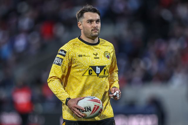 Tex Hoy of Castleford Tigers during pre-game warm up during the Betfred Super League Round 8 match Wakefield Trinity vs Castleford Tigers at DIY Kitchens Stadium, Wakefield, United Kingdom, 17th April 2025

(Photo by Alfie Cosgrove/News Images)