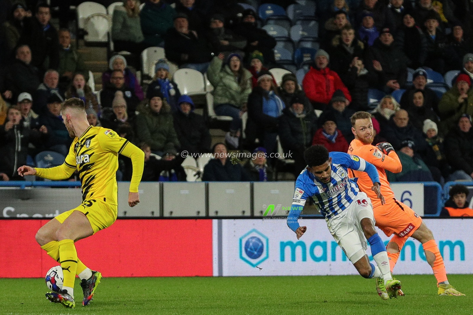 Kaine Kesler Hayden #16 of Huddersfield Town goes down as Viktor Johansson #1 of Rotherham United rushes out of his area during the Sky Bet Championship match Huddersfield Town vs Rotherham United at John Smith's Stadium, Huddersfield, United Kingdom, 29th December 2022

(Photo by James Heaton/News Images)