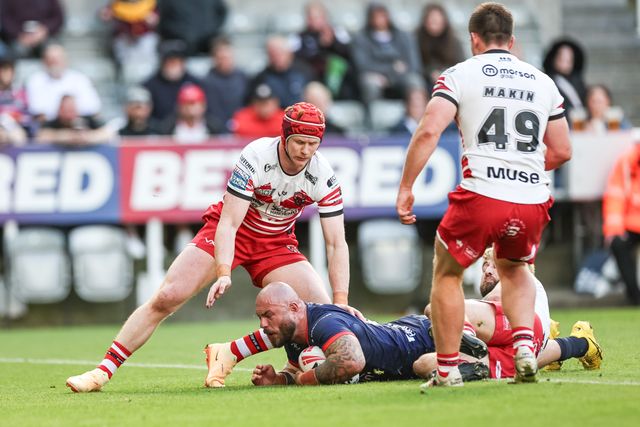 Sam Luckley of Hull KR goes over for a try during the Betfred Magic Weekend 2025 match Hull KR vs Salford Red Devils at St. James's Park, Newcastle, United Kingdom, 3rd May 2025

(Photo by Mark Cosgrove/News Images)