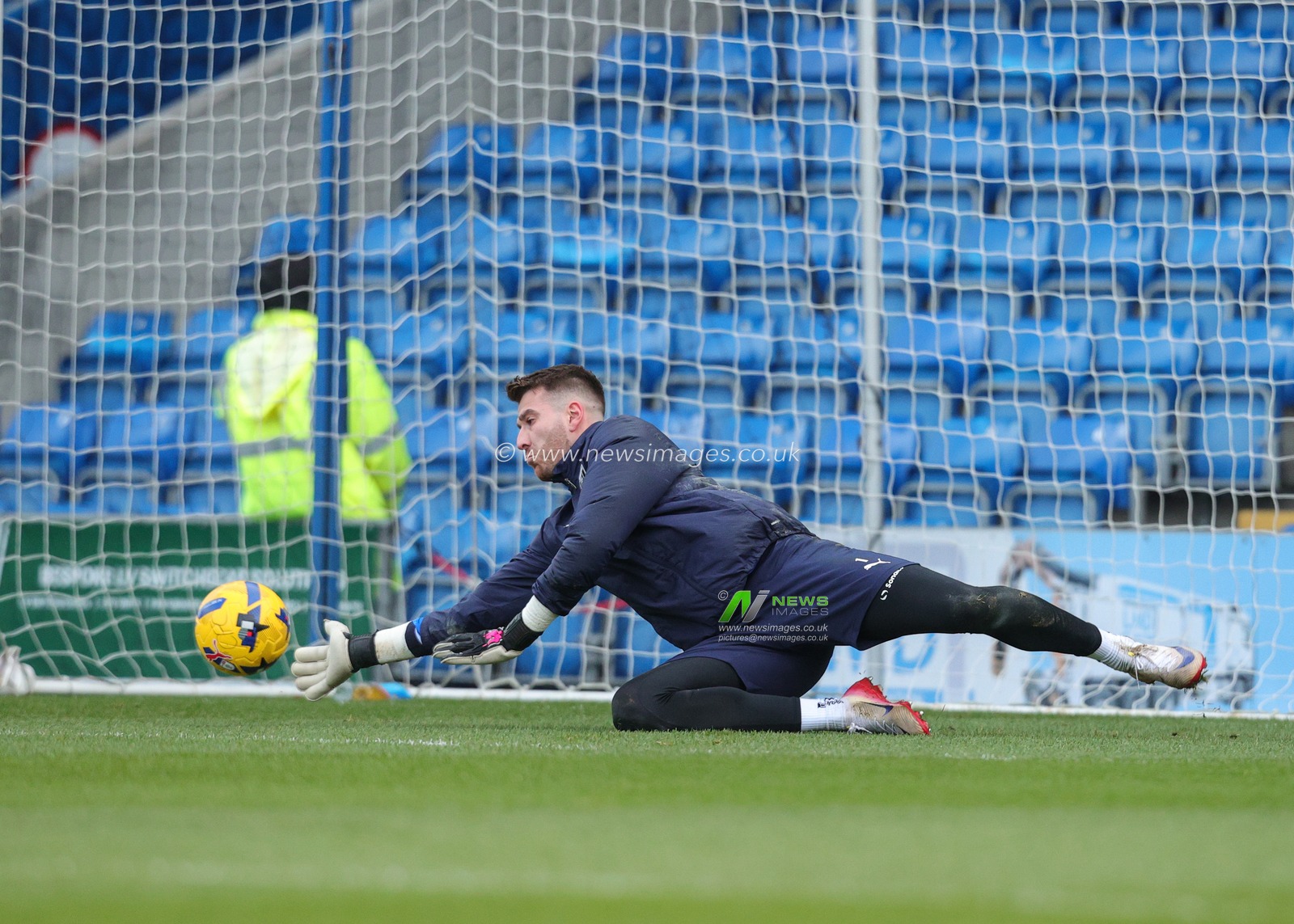 Chesterfield goalkeeper Zach Hemming in the pregame warmup session during the Sky Bet League 2 match Chesterfield vs Barnet at SMH Group Stadium, Chesterfield, United Kingdom, 13th December 2025

(Photo by Richard Bierton/News Images)

*** GER AUT SUI OUT ***