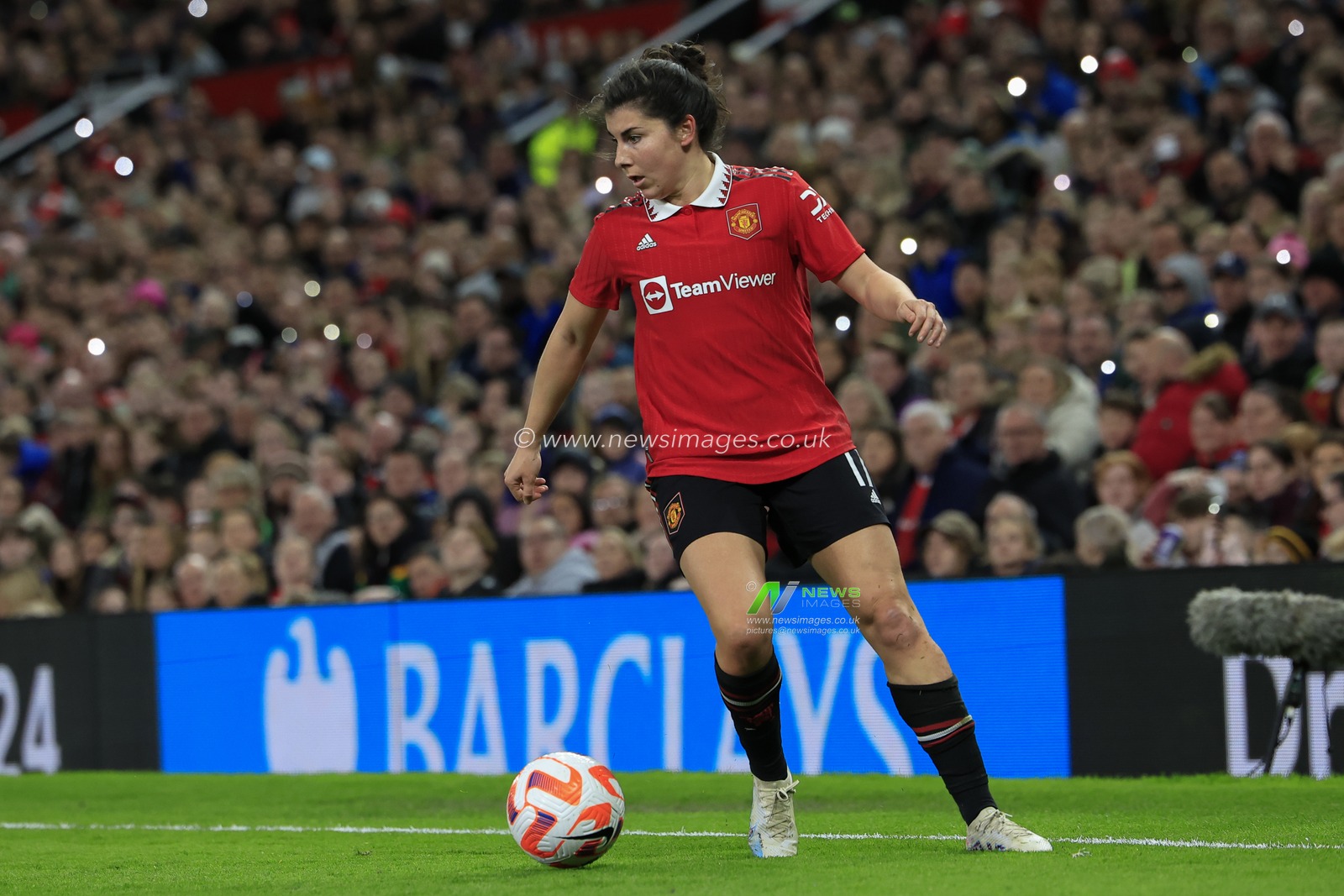 Lucia Garcia #17 of Manchester United controls the ball during the FA Women's Super League match Manchester United Women vs West Ham United Women at Old Trafford, Manchester, United Kingdom, 25th March 2023

(Photo by Conor Molloy/News Images)