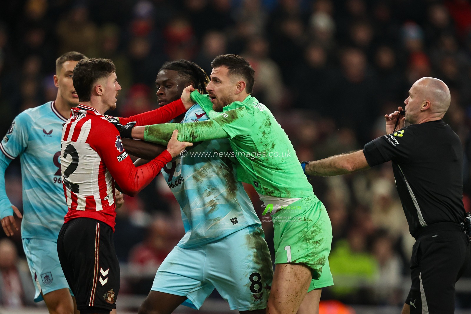 Referee Paul Tierney Trai Hume of Sunderland involved in an altercation withBurnley goalkeeper Martin Dubravka during the Premier League match Sunderland vs Burnley at Stadium Of Light, Sunderland, United Kingdom, 2nd February 2026

(Photo by Alfie Cosgrove/News Images)