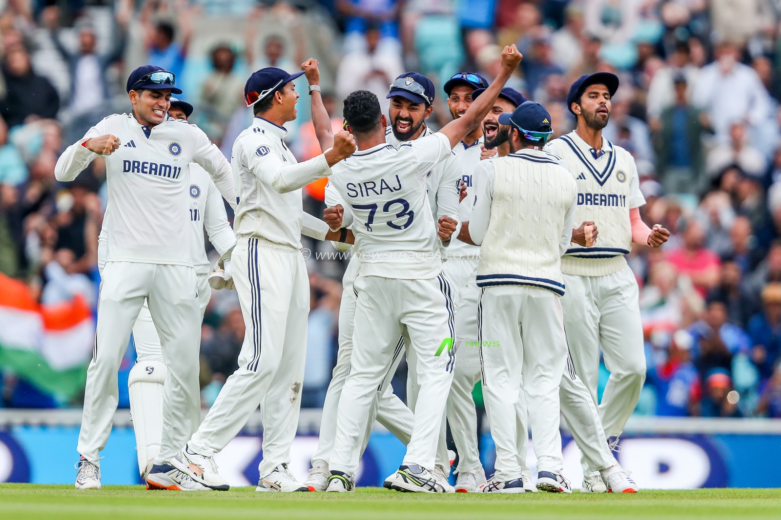 Mohammed Siraj of India celebrates with teammates after dismissing Jamie Overton of England during the 5th Rothesay Test Match day 5 England v India at The Kia Oval, London, United Kingdom, 4th August 2025

(Photo by Izzy Poles/News Images)