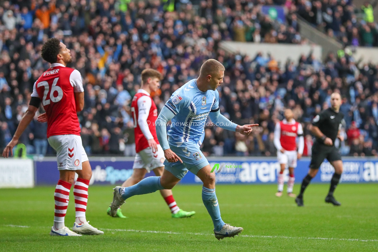 Jake Bidwell #27 of Coventry City celebrates his goal to make it 1-0 during the Sky Bet Championship match Coventry City vs Bristol City at Coventry Building Society Arena, Coventry, United Kingdom, 1st January 2023

(Photo by Gareth Evans/News Images)