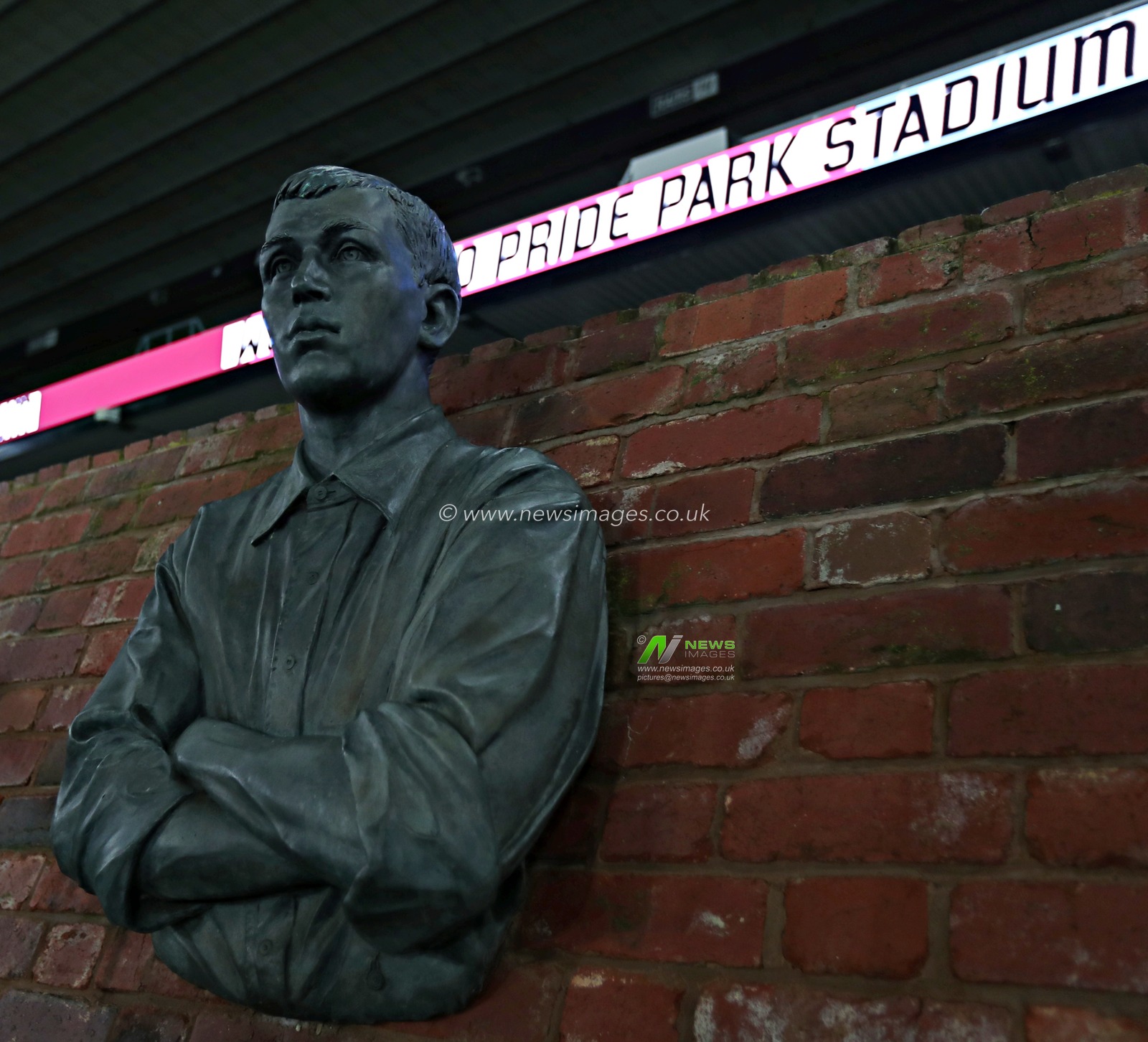 The Dave Bloomer statue at Pride Park before the Sky Bet Championship match Derby County vs Sunderland at Pride Park Stadium, Derby, United Kingdom, 21st January 2025

(Photo by Sam Eaden/News Images) 