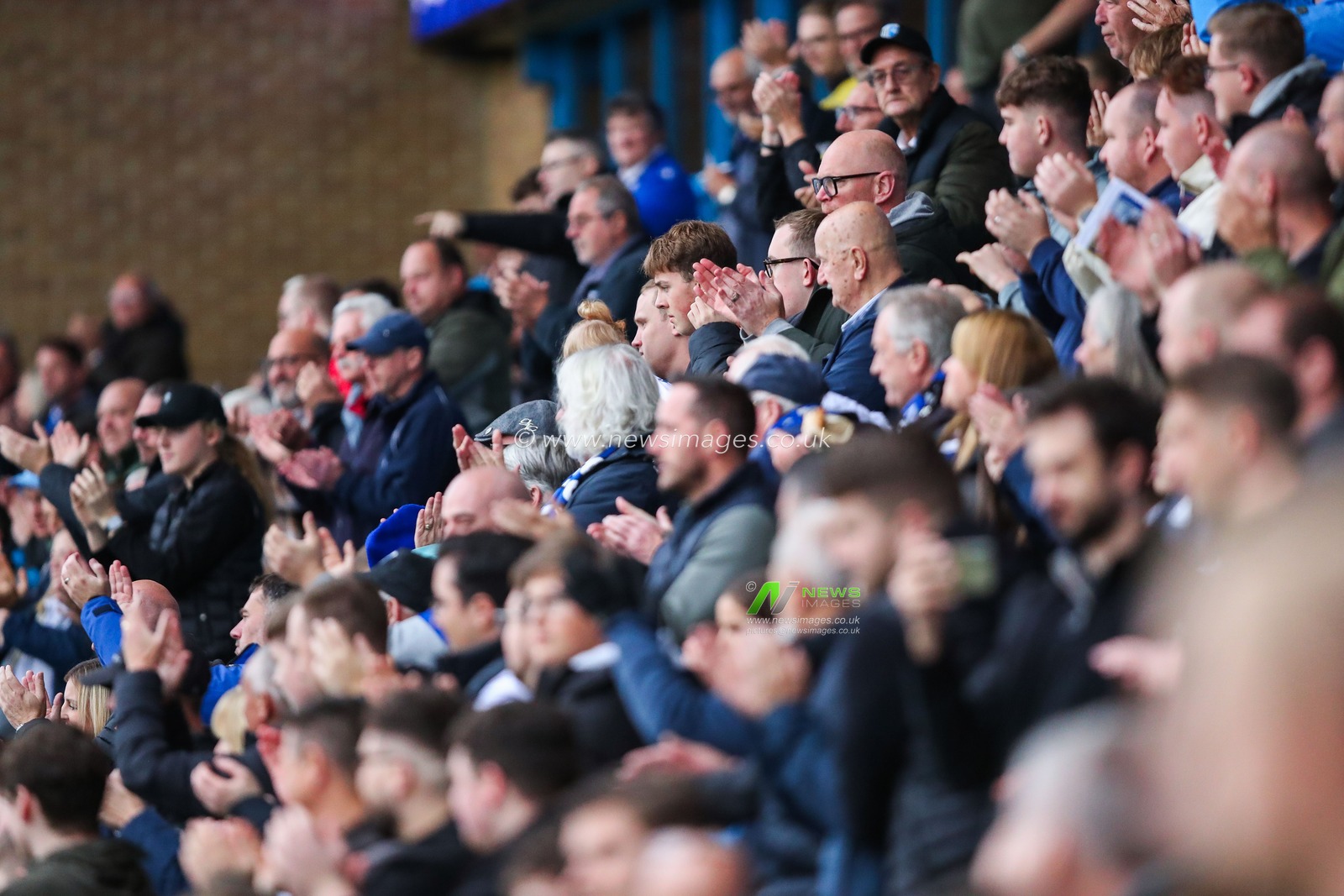 Fans applaud Steve Bruce of Blackpool on his return to football prior to the Emirates FA Cup First Round match Gillingham vs Blackpool at MEMS Priestfield Stadium, Gillingham, United Kingdom, 2nd November 2024

(Photo by Izzy Poles/News Images)