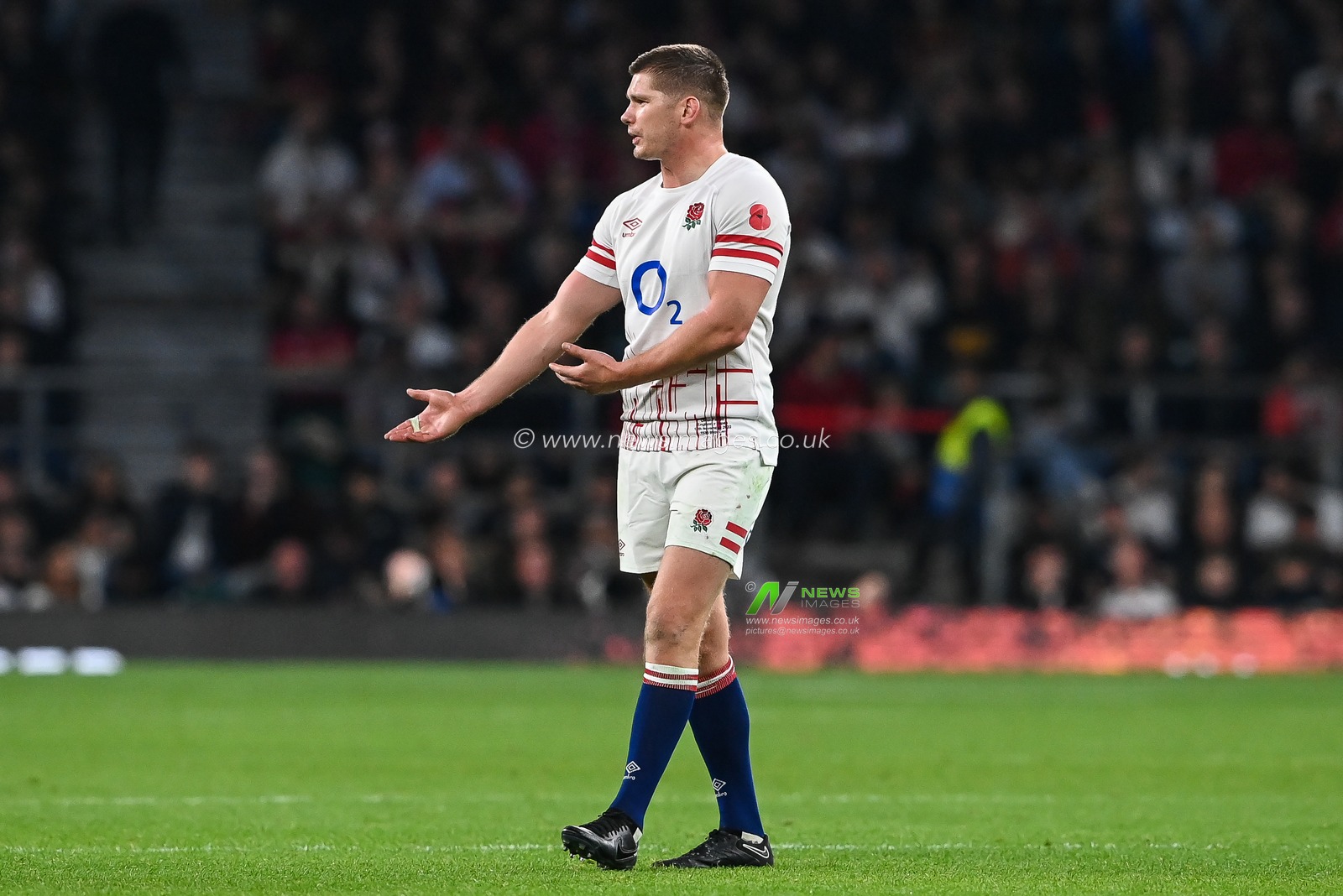 Owen Farrell of England gives his team instructions during the Autumn internationals match England vs Japan at Twickenham Stadium, Twickenham, United Kingdom, 12th November 2022

(Photo by Craig Thomas/News Images)