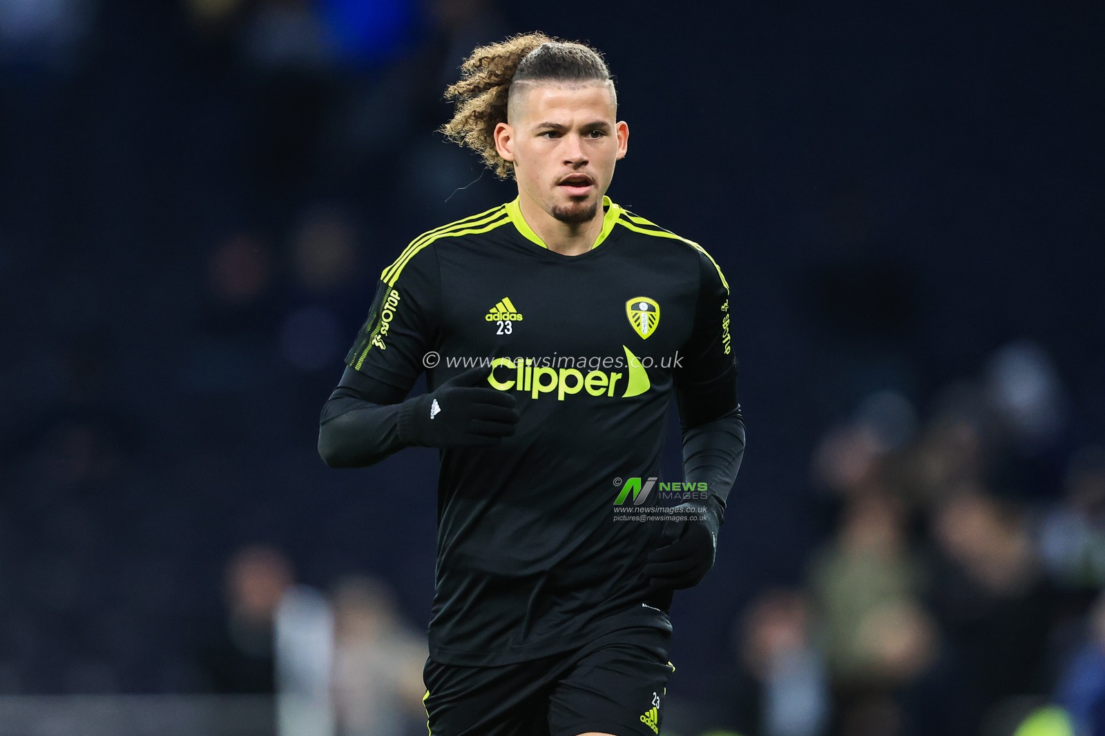 Kalvin Phillips #23 of Leeds United during the pre-game warmup