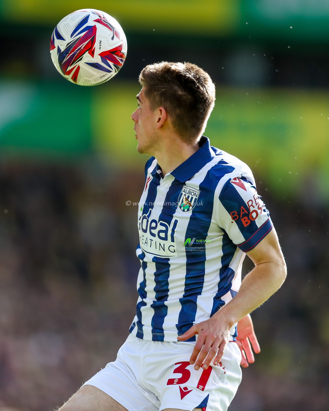 Tom Fellows of West Bromwich Albion heads the ball during the Sky Bet Championship match Norwich City vs West Bromwich Albion at Carrow Road, Norwich, United Kingdom, 29th March 2025

(Photo by Izzy Poles/News Images)