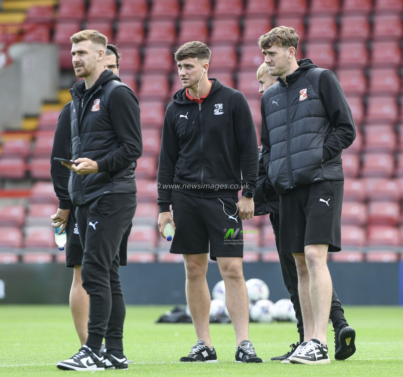 Swindon squad inspects the pitch ahead of the match, during the Sky Bet League 2 match Wrexham vs Swindon Town at The Racecourse Ground, Wrexham, United Kingdom, 19th August 2023

(Photo by Cody Froggatt/News Images)

Jake Young