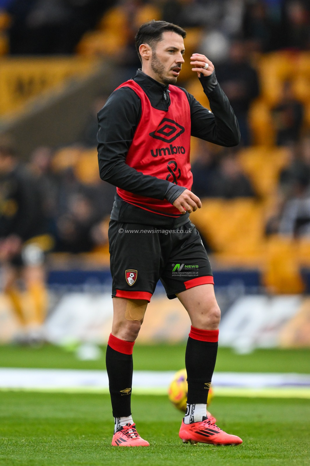 Adam Smith of Bournemouth during the pre-game warmup ahead of the Premier League match Wolverhampton Wanderers vs Bournemouth at Molineux, Wolverhampton, United Kingdom, 30th November 2024

(Photo by Craig Thomas/News Images)