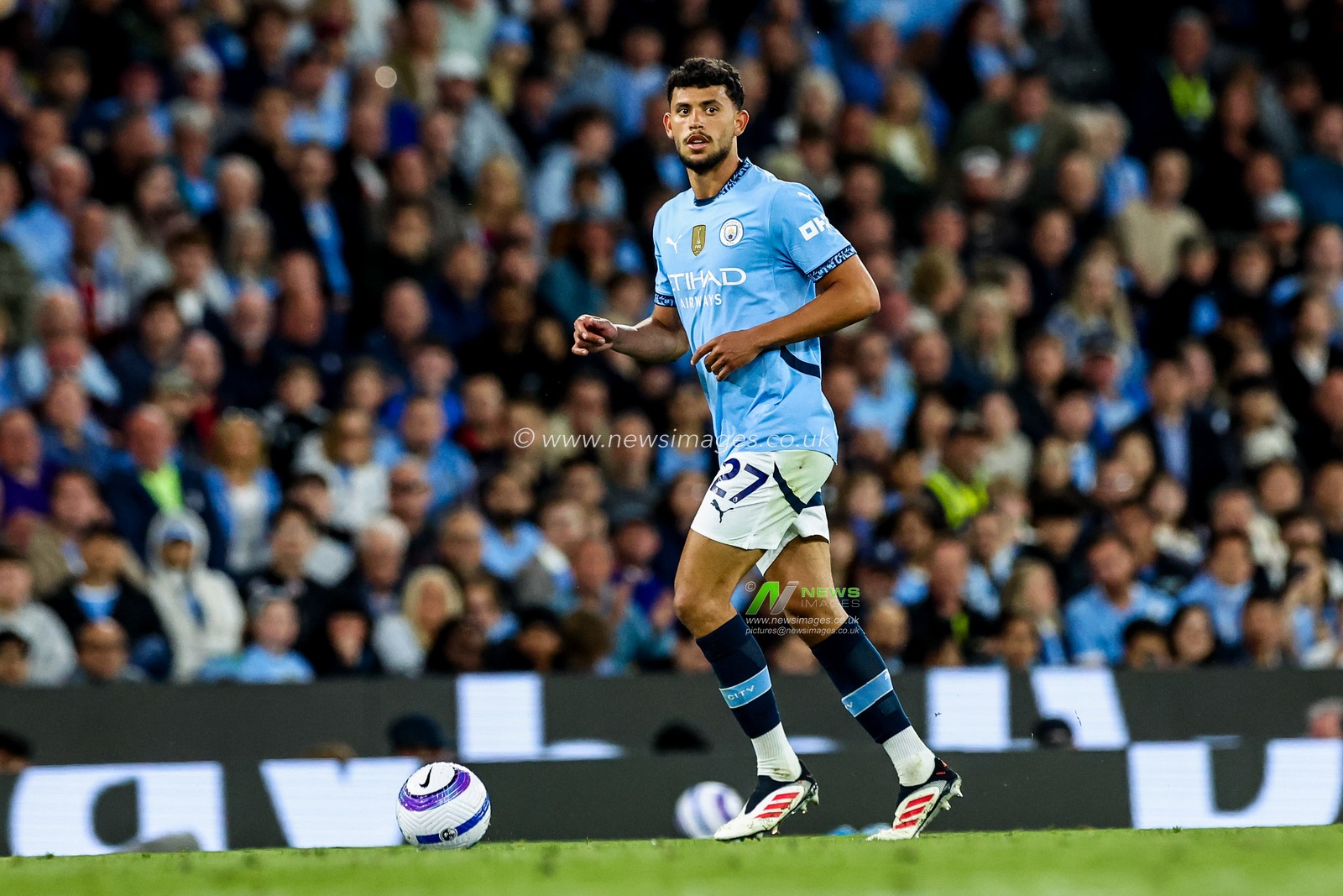 Matheus Nunes of Manchester City runs with the ball during the Premier League match Manchester City vs Bournemouth at Etihad Stadium, Manchester, United Kingdom, 20th May 2025

(Photo by Mark Cosgrove/News Images)