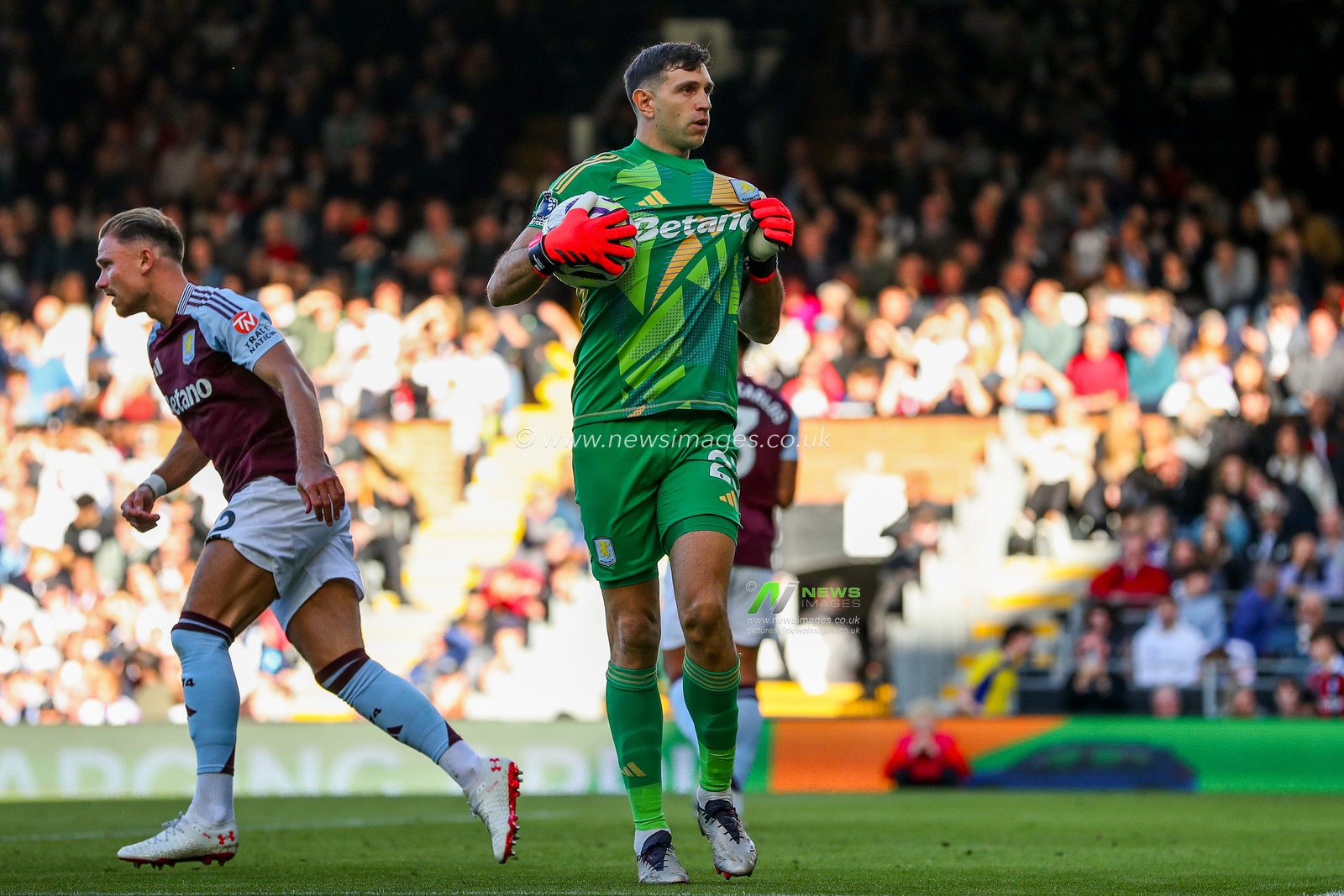 Emiliano Martinez of Aston Villa celebrates saving a penalty during the Premier League match Fulham vs Aston Villa at Craven Cottage, London, United Kingdom, 19th October 2024

(Photo by Izzy Poles/News Images)