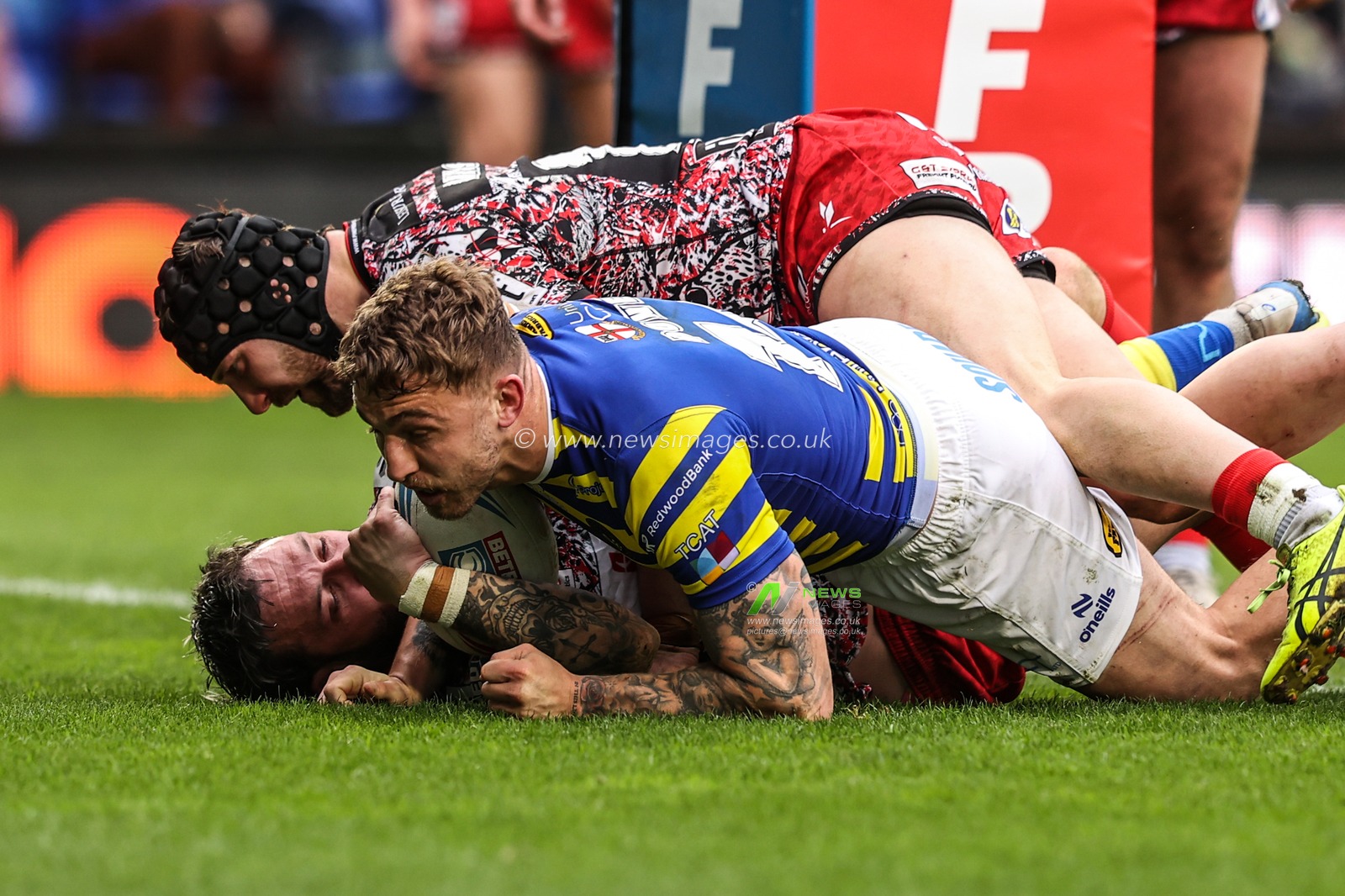 Sam Powell of Warrington Wolves goes over for a try during the Betfred Super League round 7 match Warrington Wolves vs Leigh Leopards at The Halliwell Jones Stadium, Warrington, United Kingdom on 04 April 2026

(Photo by Alfie Cosgrove/News Images)