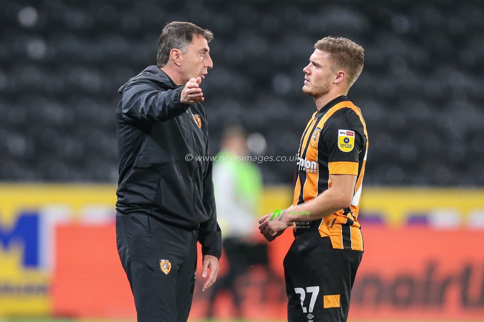 Shota Arveladze manager of Hull City speaks to Regan Slater #27 of Hull City after the Sky Bet Championship match Hull City vs Stoke City at MKM Stadium, Hull, United Kingdom, 13th September 2022

(Photo by David Greaves/News Images)