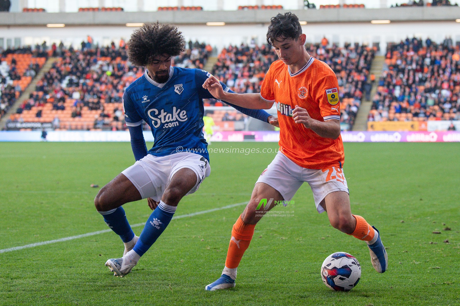 Charlie Patino #28 of Blackpool holds off Hamza Choudhury #4 of Watford during the Sky Bet Championship match Blackpool vs Watford at Bloomfield Road, Blackpool, United Kingdom, 8th October 2022

(Photo by Craig Thomas/News Images)