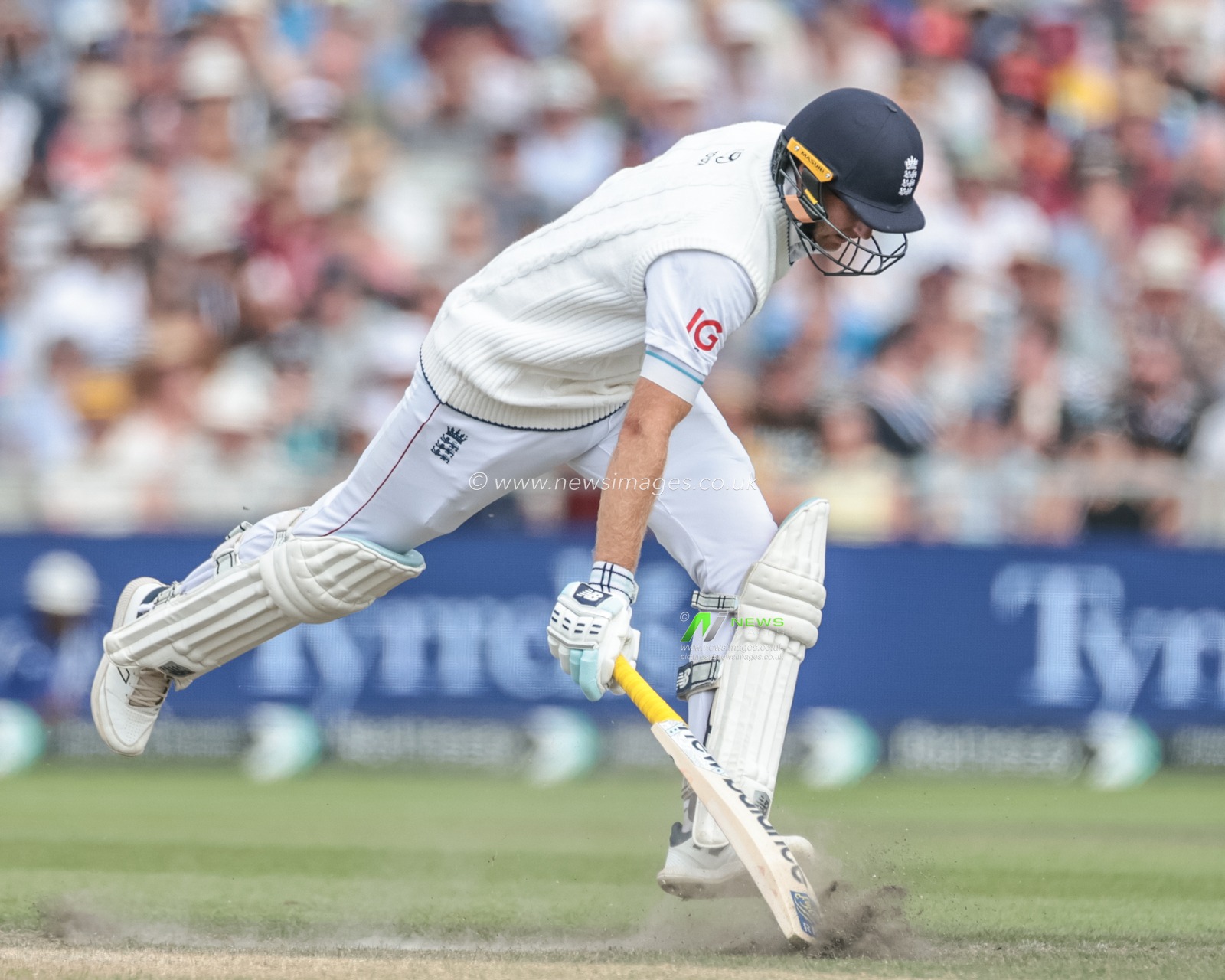 Joe Root of England reaches for the crease during the 4th Rothesay Test Match match Day 3 England vs India at Old Trafford Cricket Ground, Manchester, United Kingdom, 25th July 2025

(Photo by Mark Cosgrove/News Images)