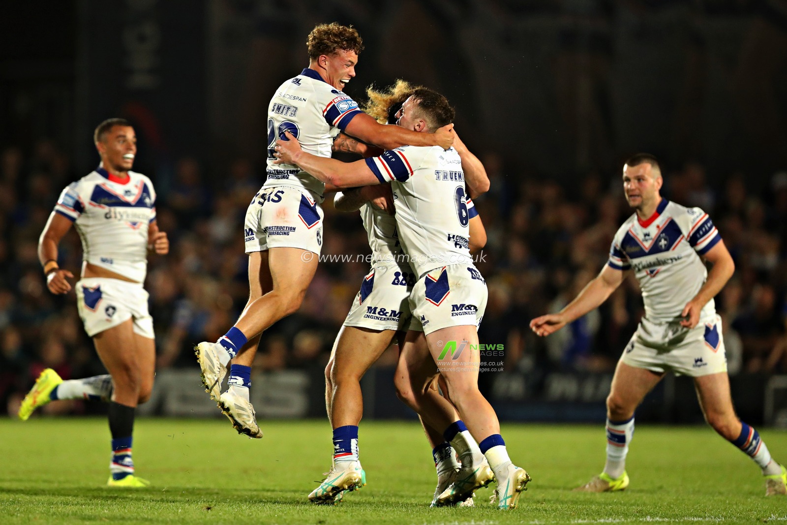 Mason Lino of Wakefield Trinity celebrates scoring a drop goal to win the game for Wakefield during the Betfred Super League round 20 match Wakefield Trinity vs Leeds Rhinos at DIY Kitchens Stadium, Wakefield, United Kingdom, 24th July 2025(Photo by Sam Eaden/News Images)