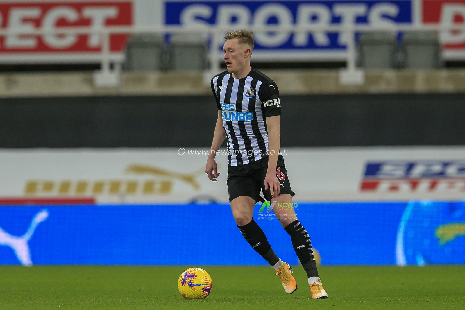 Sean Longstaff #36 of Newcastle United in possession of the ball