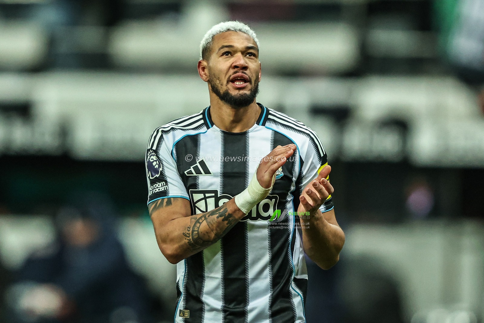 Joelinton of Newcastle United applauds the fans after the game during the Premier League match Newcastle United vs Crystal Palace at St. James's Park, Newcastle, United Kingdom, 4th January 2026

(Photo by Alfie Cosgrove/News Images)

*** GER AUT SUI OUT ***