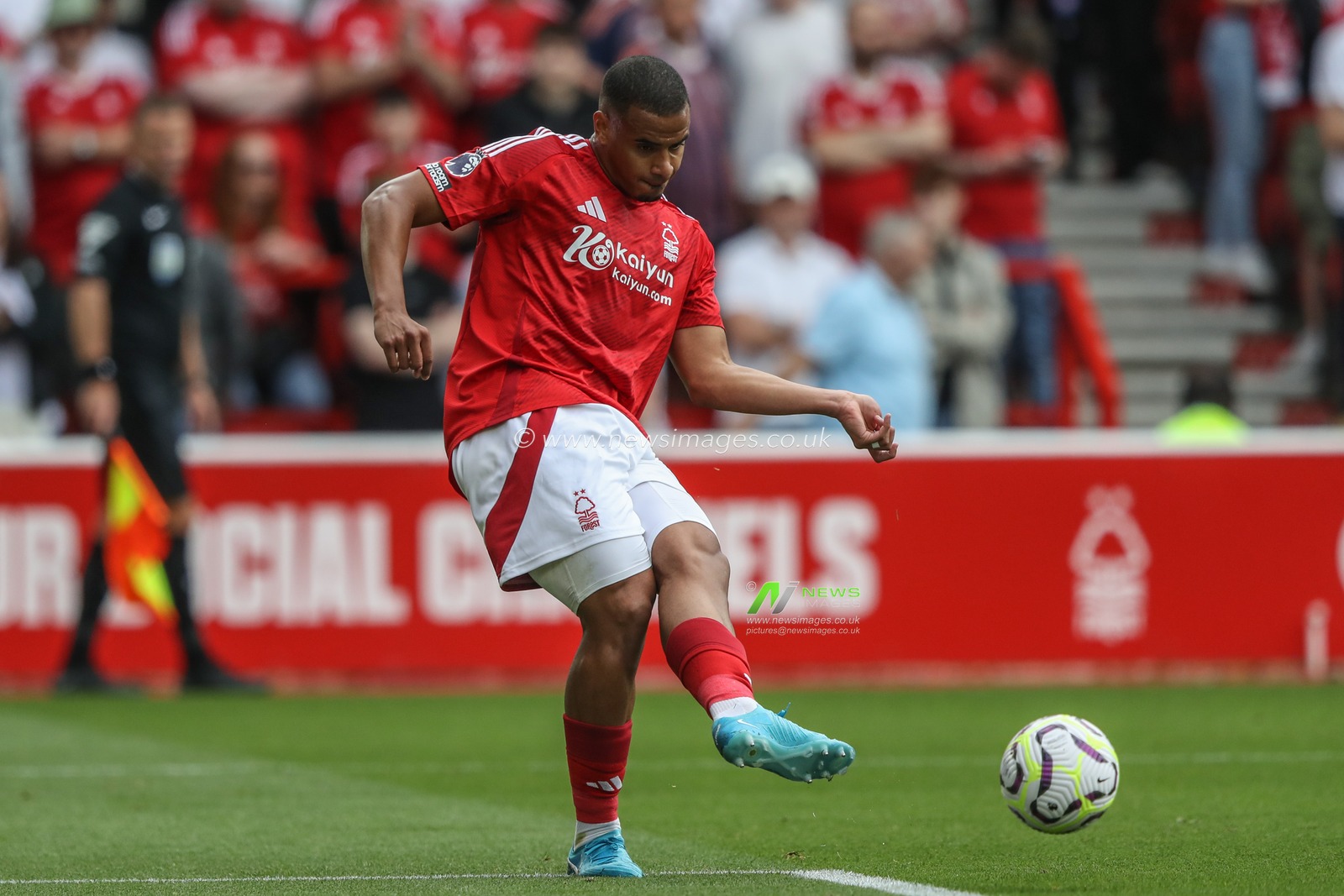 Murillo of Nottingham Forest passes the ball during the Premier League match Nottingham Forest vs Bournemouth at City Ground, Nottingham, United Kingdom, 17th August 2024

(Photo by Alfie Cosgrove/News Images)