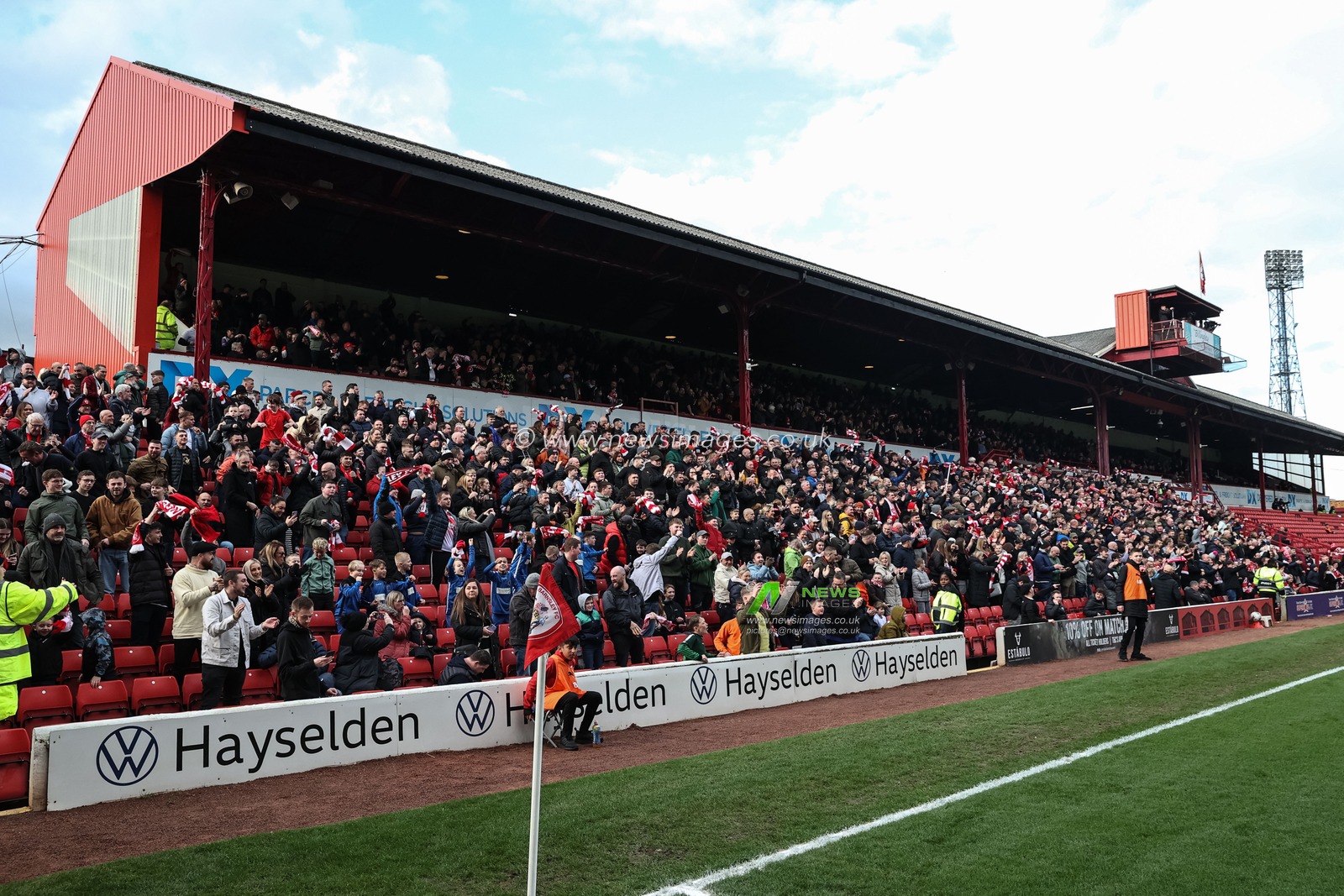 Barnsley fans celebrate the goal of Adam Phillips of Barnsley during the Sky Bet League 1 match Barnsley vs Derby County at Oakwell, Barnsley, United Kingdom, 24th February 2024

(Photo by Mark Cosgrove/News Images)