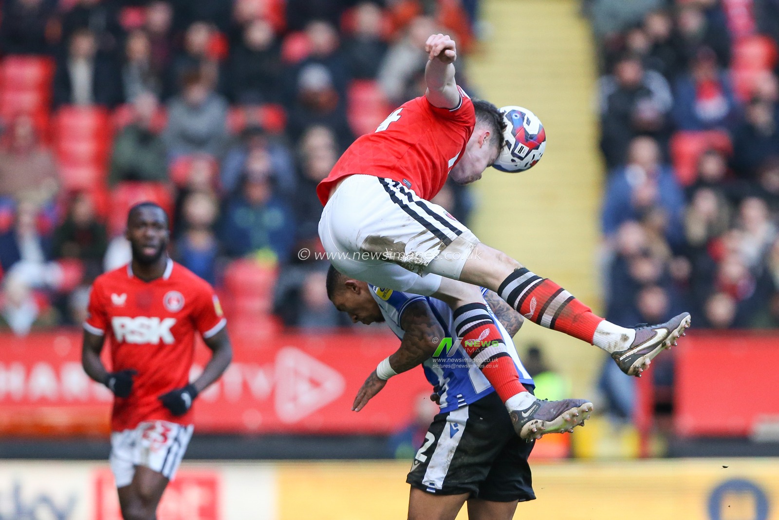 Lucas Ness #34 of Charlton Athletic wins a header during the Sky Bet League 1 match Charlton Athletic vs Sheffield Wednesday at The Valley, London, United Kingdom, 25th February 2023

(Photo by Arron Gent/News Images)
