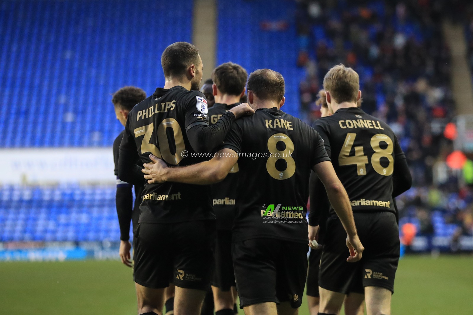 Herbie Kane #8 of Barnsley celebrates his goal to make it 1-1 during the Sky Bet League 1 match Reading vs Barnsley at Select Car Leasing Stadium, Reading, United Kingdom, 9th December 2023

(Photo by Alfie Cosgrove/News Images)