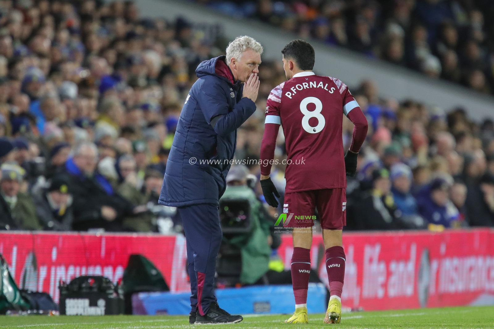 David Moyes manager of West Ham United talks to Pablo Fornals #8 of West Ham United during the Premier League match Leeds United vs West Ham United at Elland Road, Leeds, United Kingdom, 4th January 2023

(Photo by James Heaton/News Images)