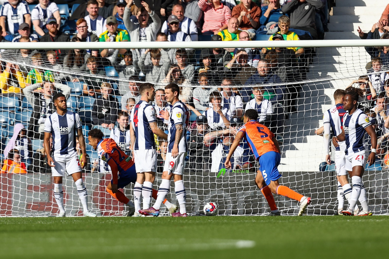 Matthew Sorinola #29 of Swansea City scores a goal to make it 0-1 during the Sky Bet Championship match West Bromwich Albion vs Swansea City at The Hawthorns, West Bromwich, United Kingdom, 1st October 2022

(Photo by Simon Bissett/News Images)